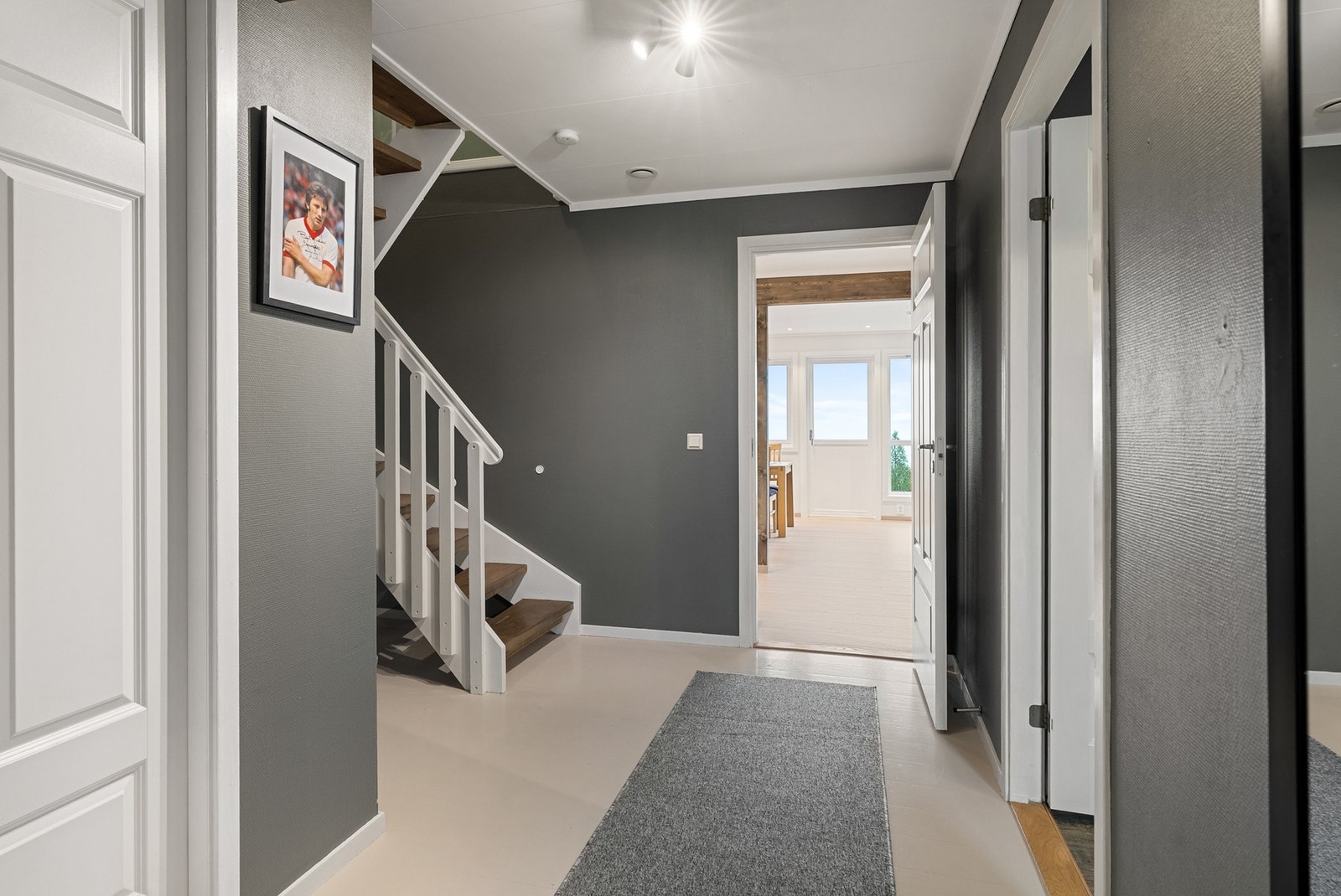 Gang/trapperom Galleribilde