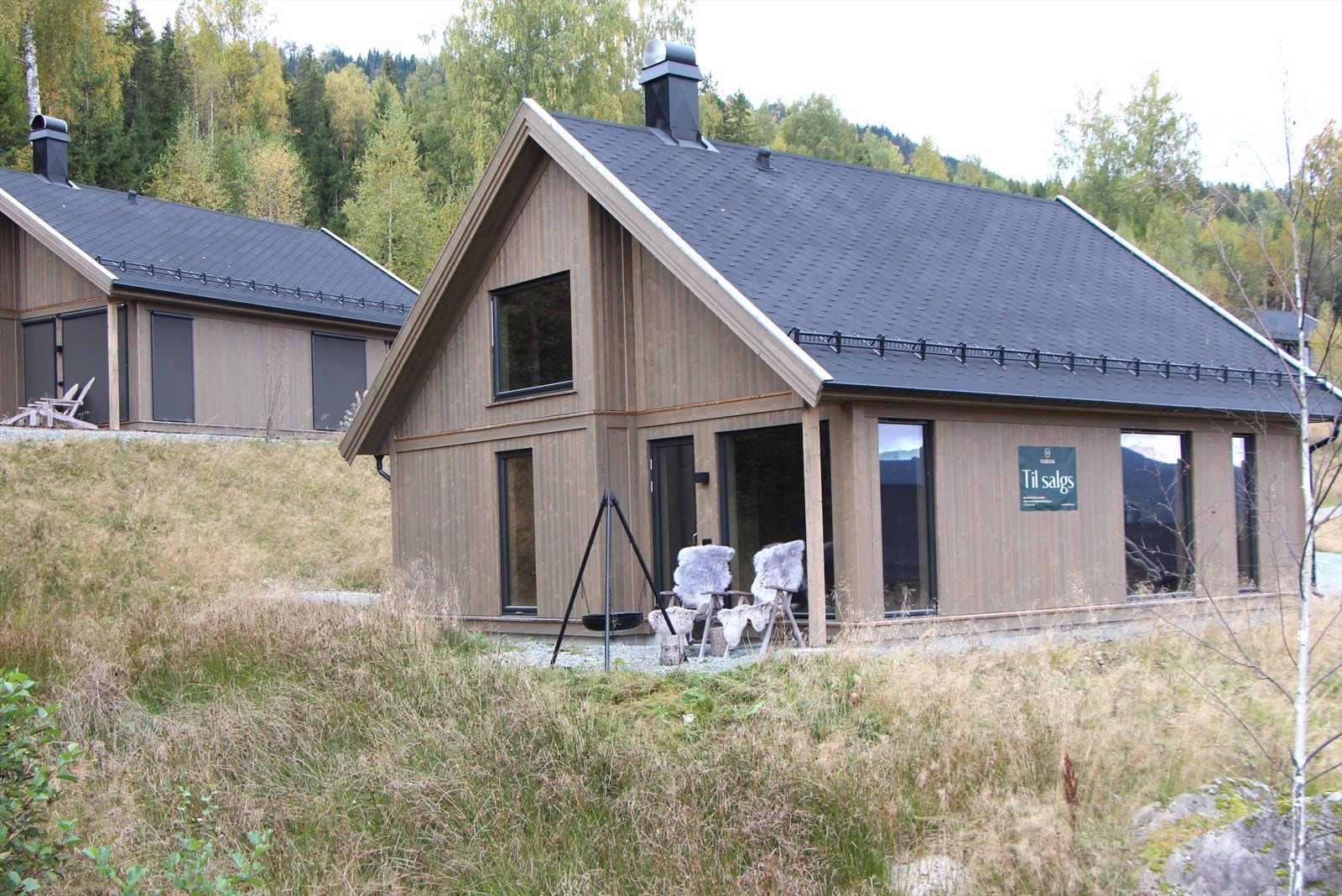 Velkommen til Norelia, et nytt tomtefelt i foten av Norefjell. Stig på i din helt nye hytte bygget i moderne stil av norske leverandører. Galleribilde