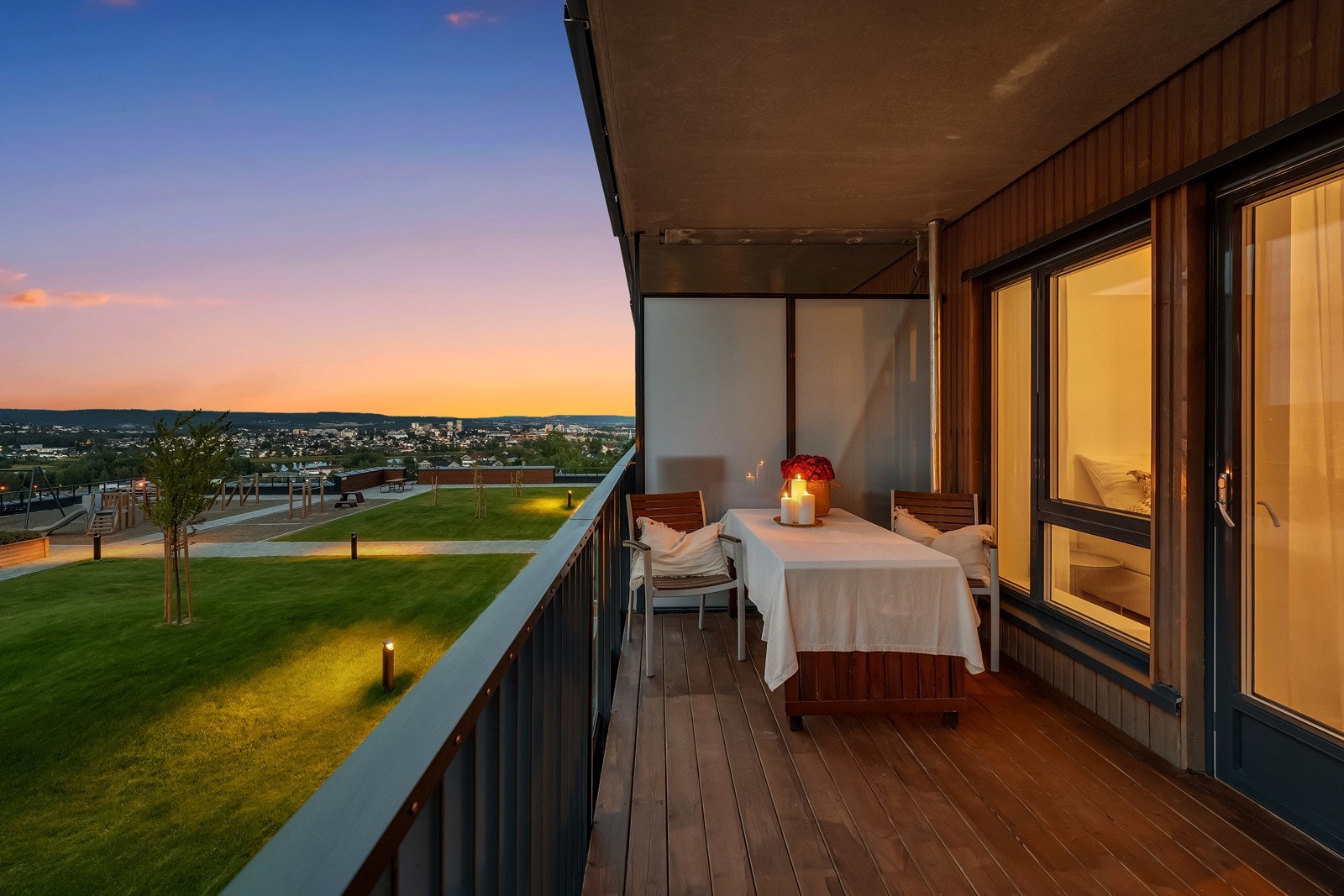 Balkong på ca. 9 kvm som vender inn mot fellesarealet. Galleribilde