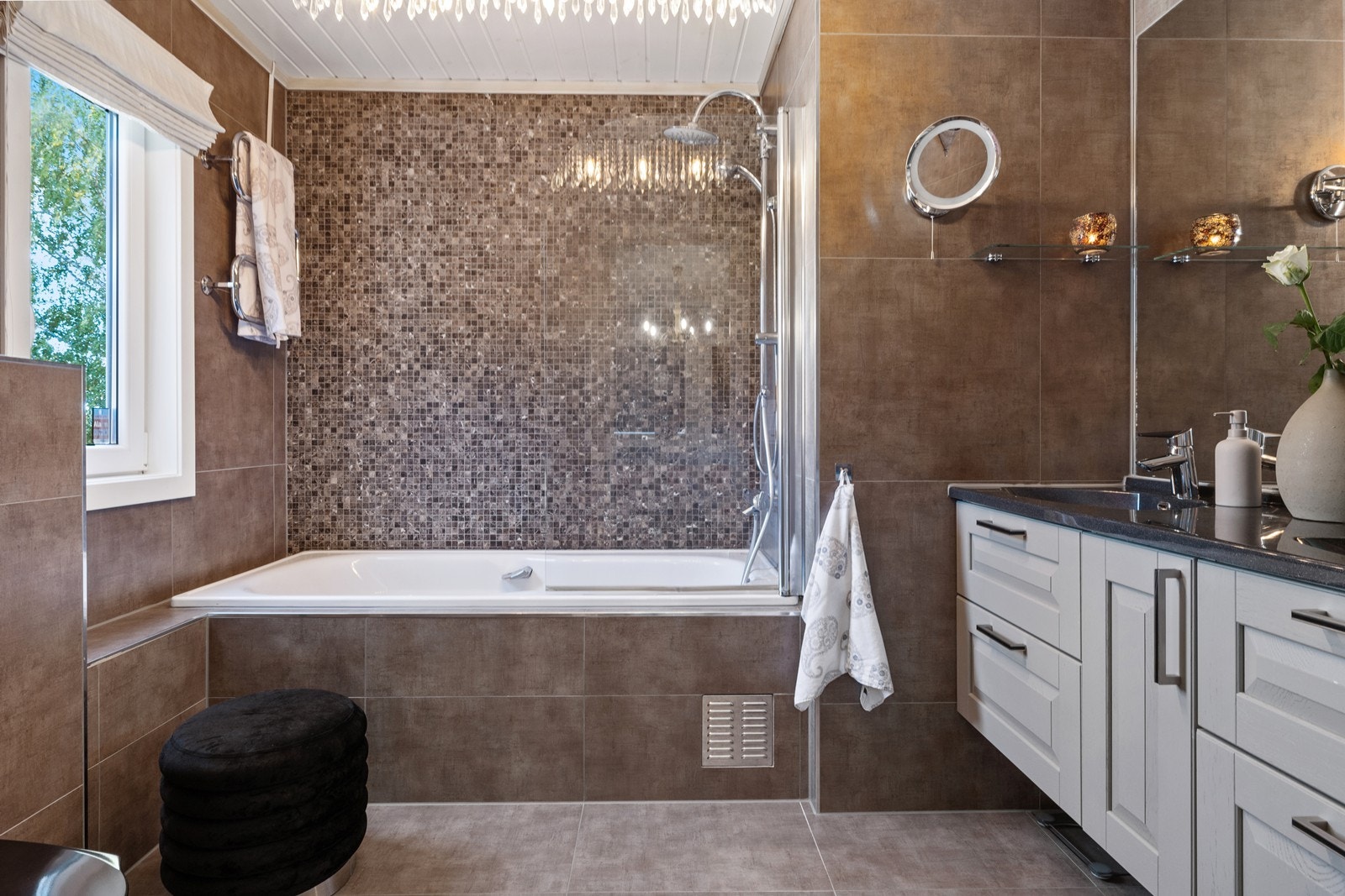 Alt man trenger, vegg i vegg med soverommet Galleribilde