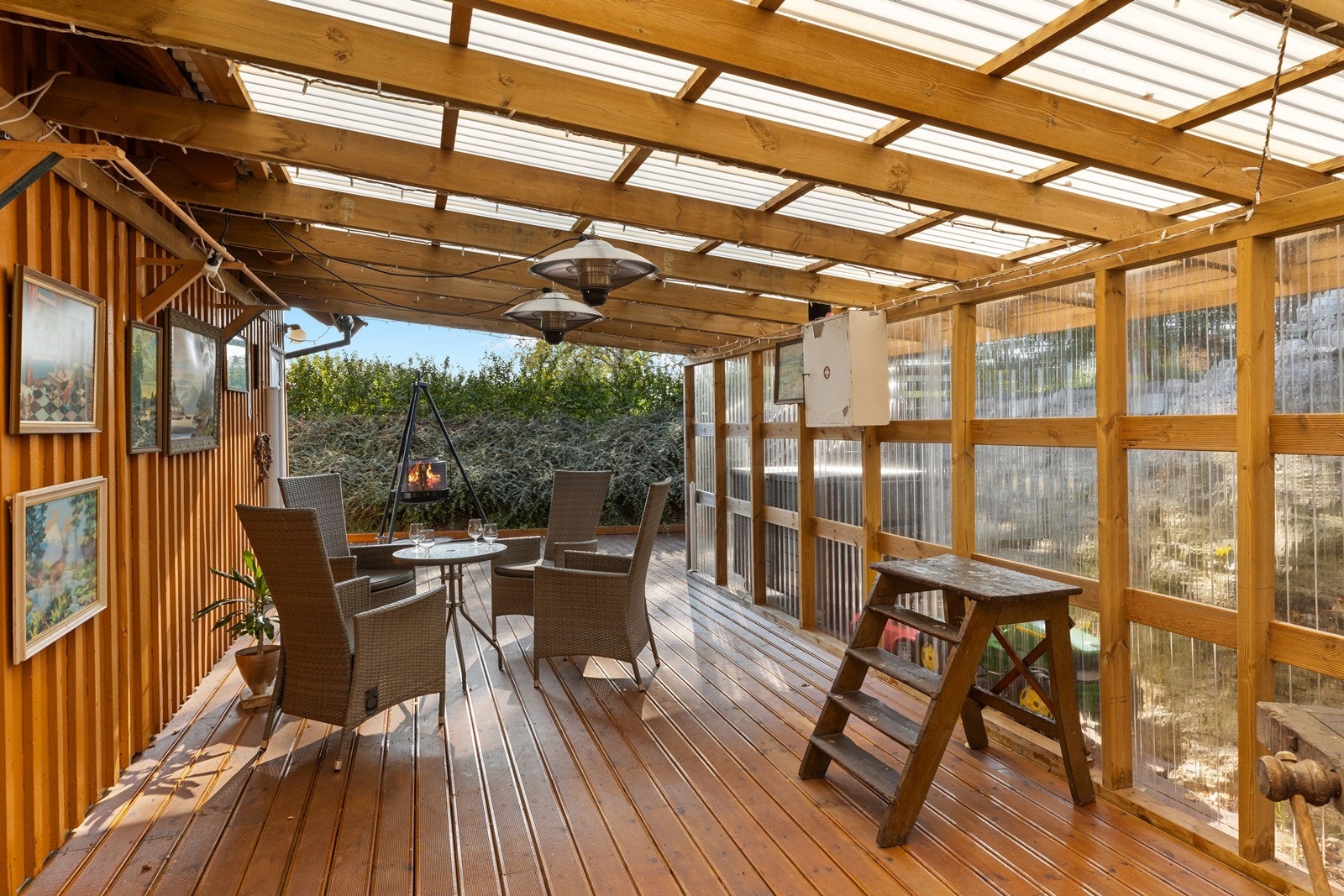 Her kan man sitte og nyte sene kvelder i hyggelig lag Galleribilde