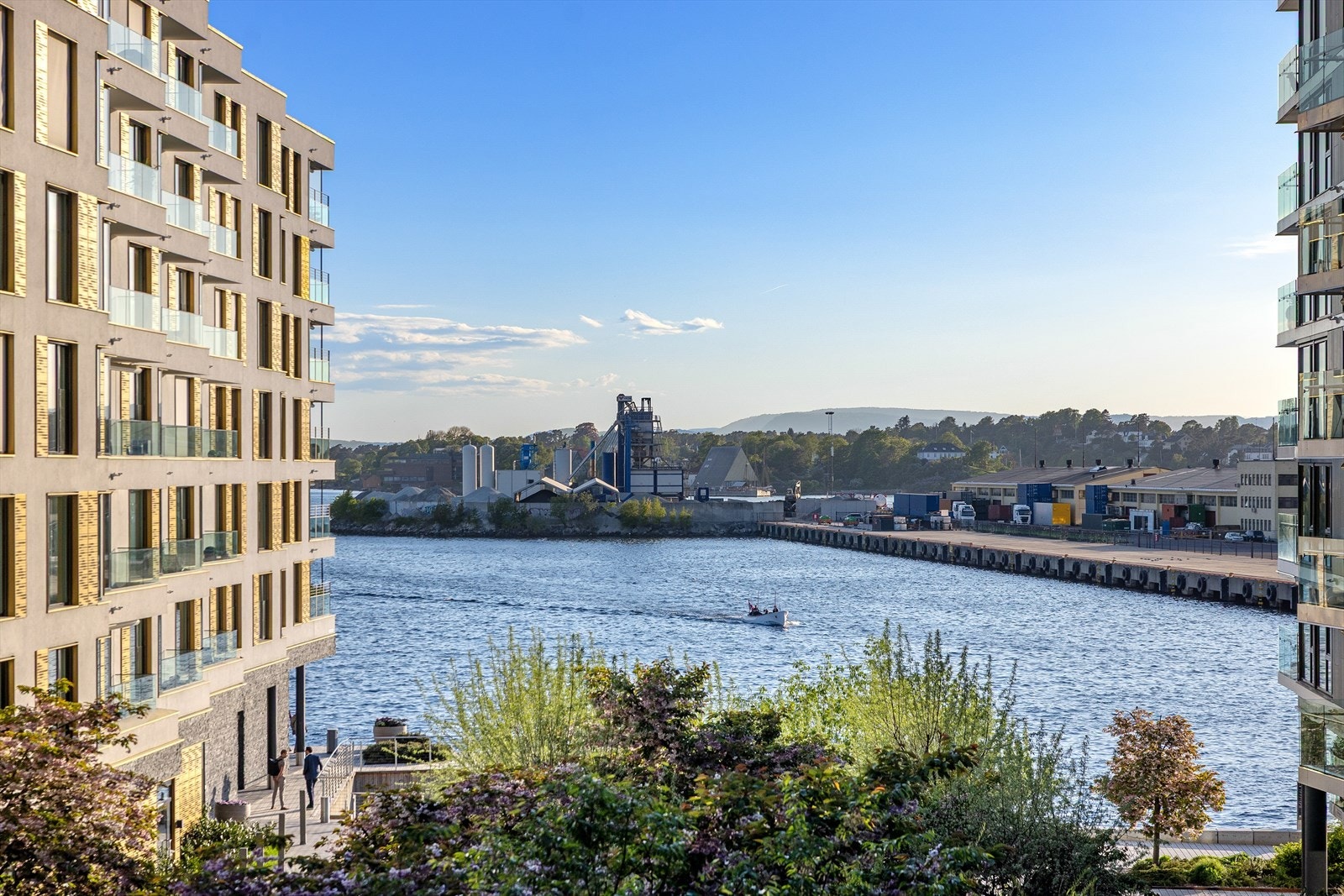 Øyriket Tjuvholmen består av tre holmer og ligger mindre enn 5 minutters gange fra Rådhuset. Galleribilde