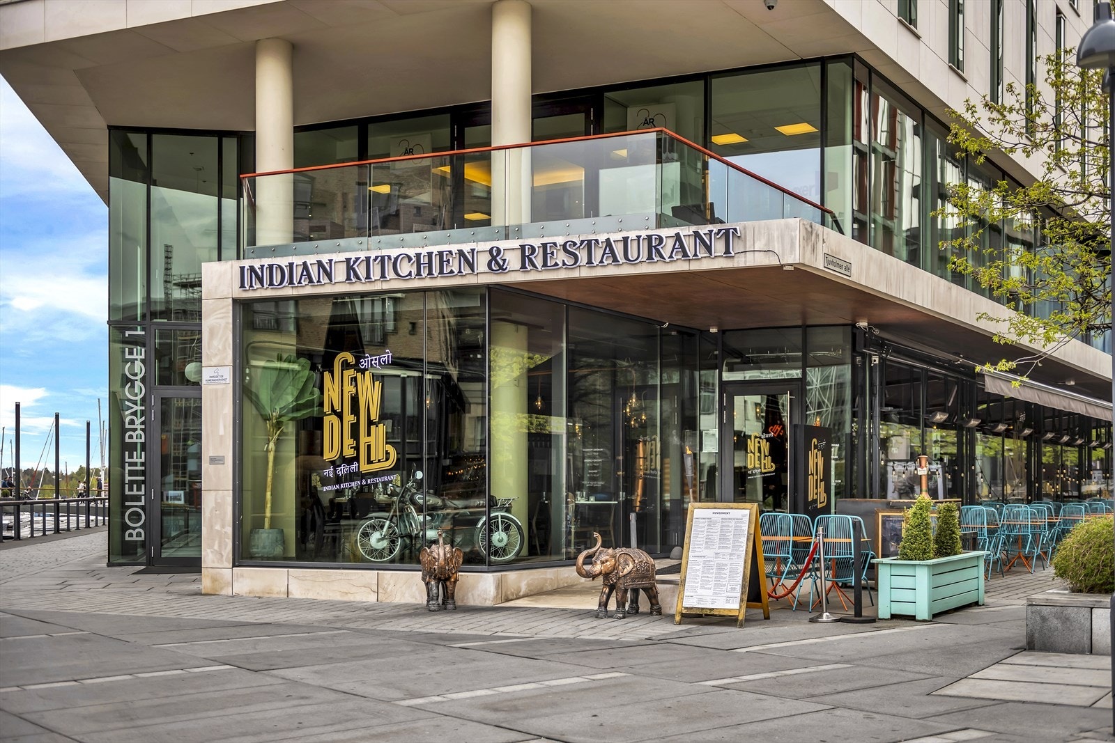 Bydelen er internasjonalt anerkjent og premiert for sin arkitektur og byplanlegging. Her finner man unik arkitektur, flotte uteområder og et stort utvalg av serveringssteder. Galleribilde