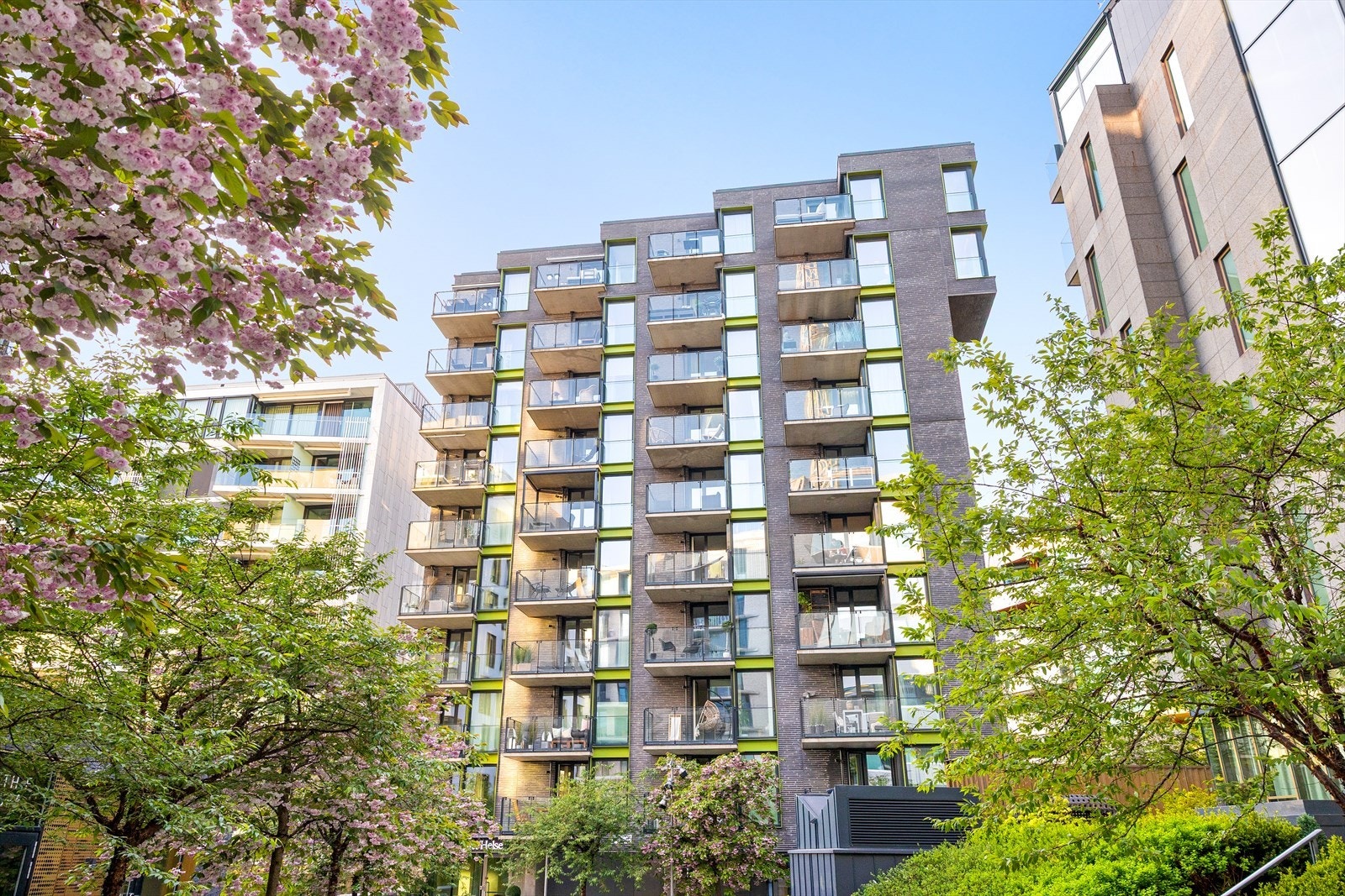 På Tjuvholmen bor du midt i et pulserende bymiljø med alt av servicetilbud og kollektivtransport like i nærheten. Galleribilde