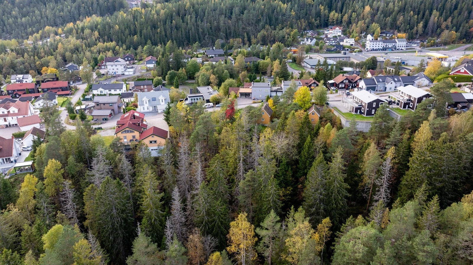 Her ligger alt klart til å bygge drømmehuset med sekundær boenhet og integrert garasje, se vedlagte tegninger i salgsoppgaven. Galleribilde
