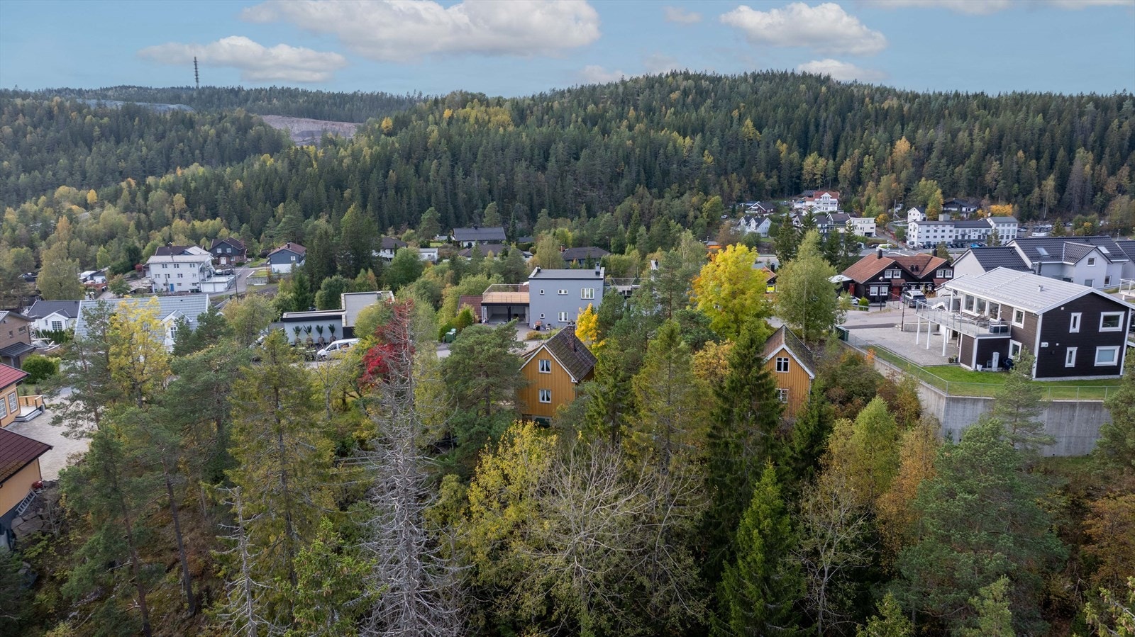 Området er etablert med villabebyggelse og flermannsboliger, og tilbyr en barnevennlig atmosfære med lite trafikk i blindvei. Galleribilde