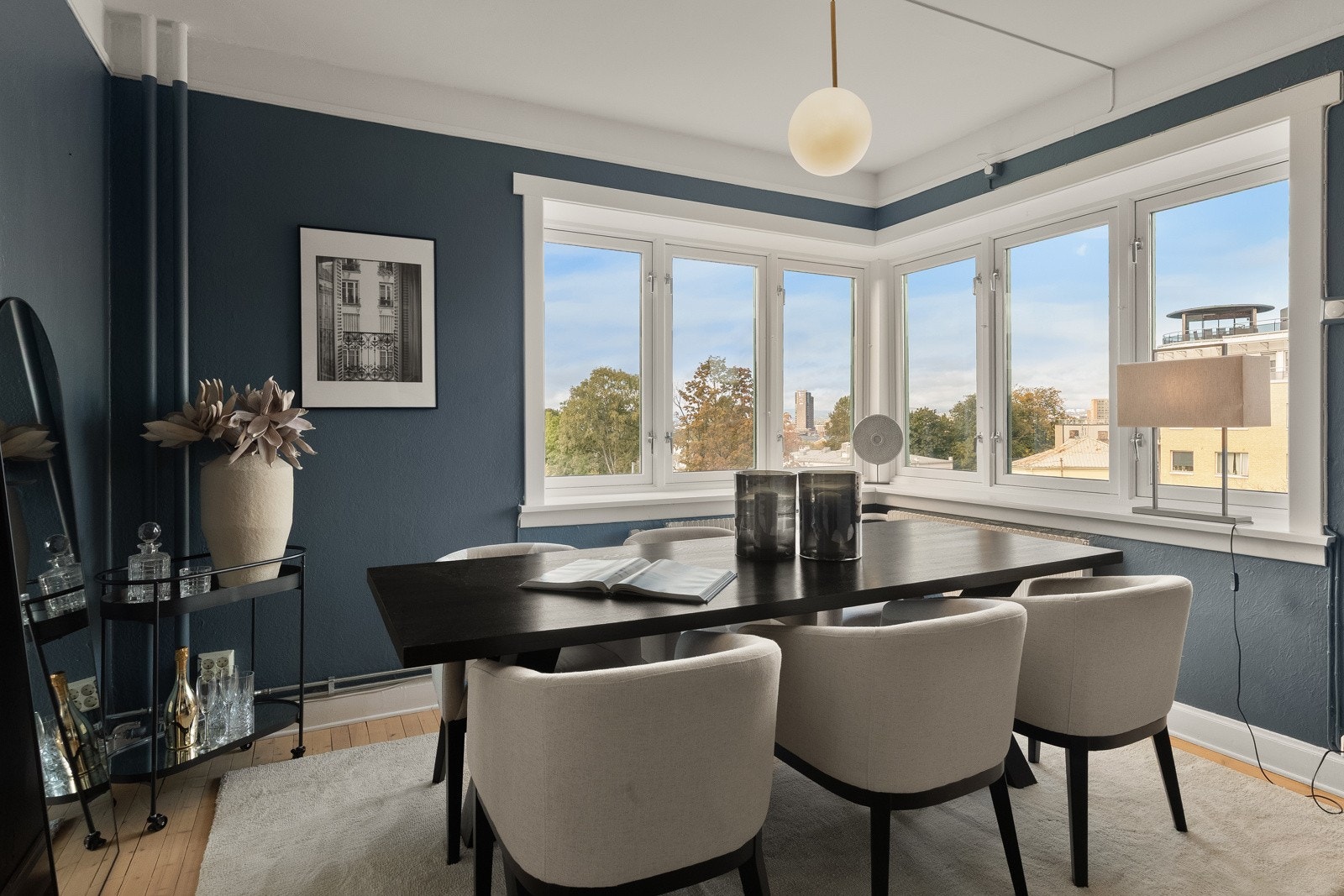 Med denne fantastiske utsikten skal det mye til for å spolere matserveringen i et hyggelig lag. Galleribilde