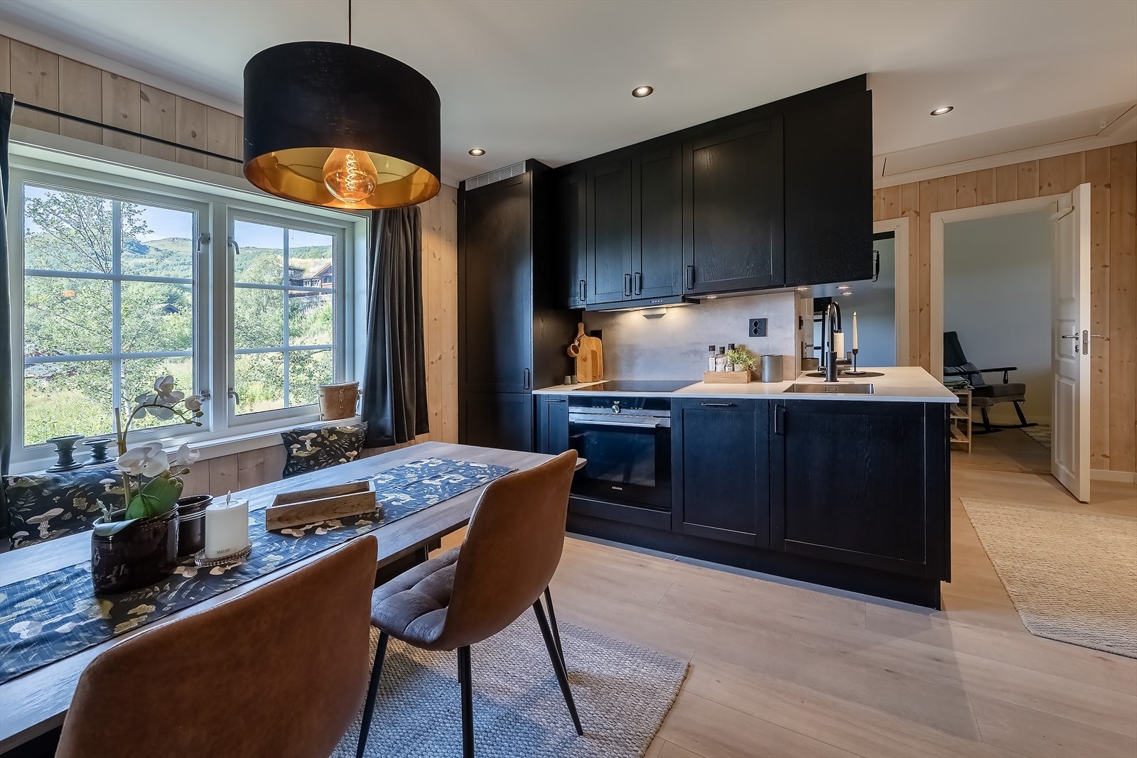 Spisestue/kjøkken Galleribilde