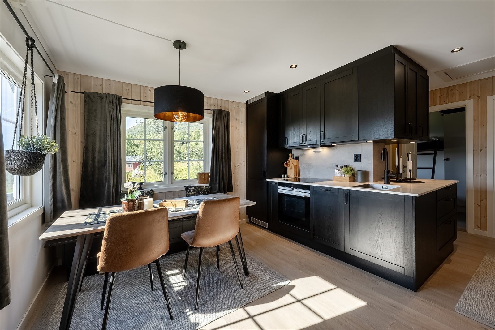 Spisestue/kjøkken Galleribilde