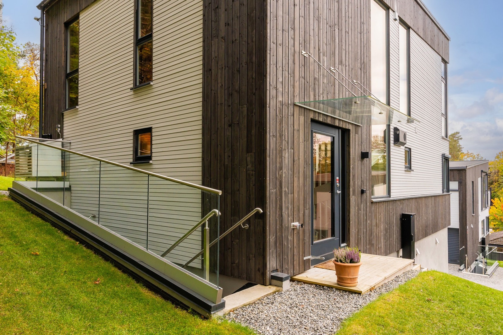 Uteområdene er gjennomgående pent opparbeidet. Galleribilde