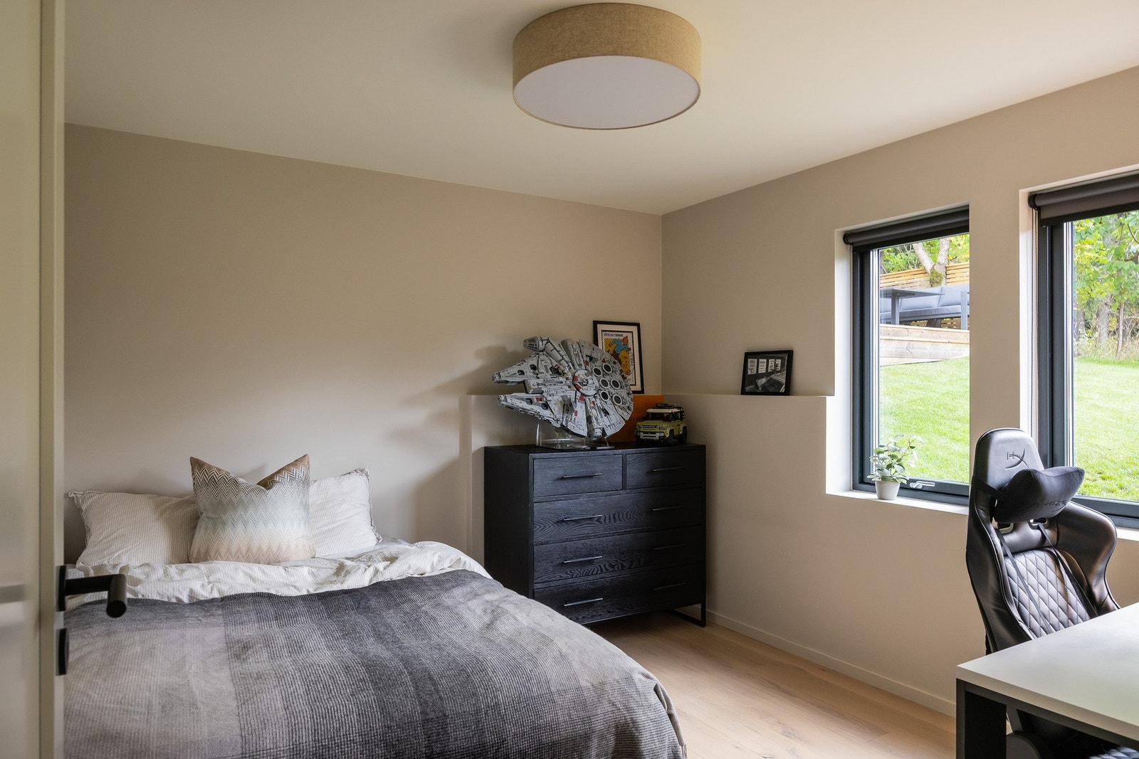 Ett av 4 soverom som passer ypperlig som kontor/gjesterom. Galleribilde