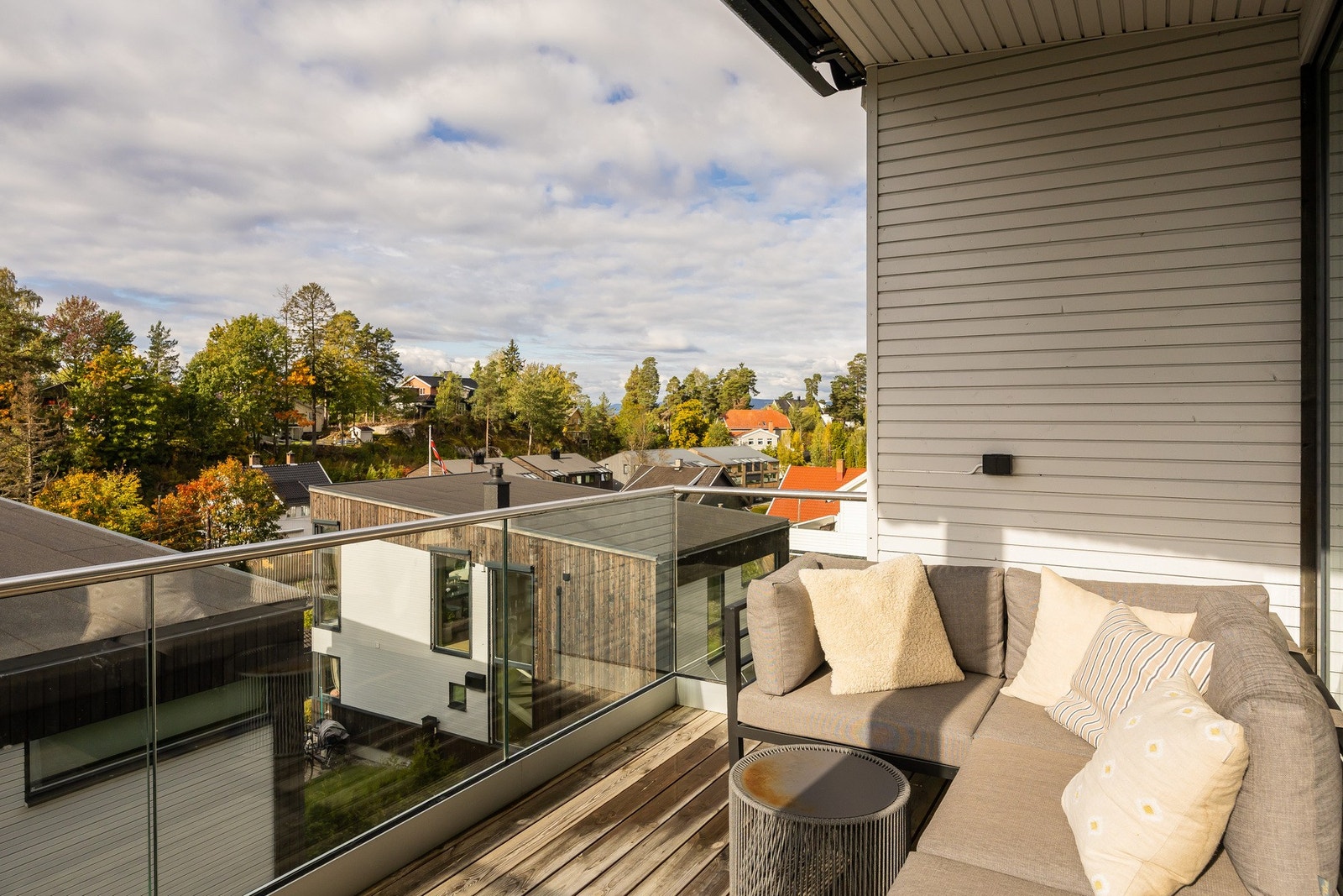 I juli kan man nyte kveldssolen forbi kl. 21. Galleribilde