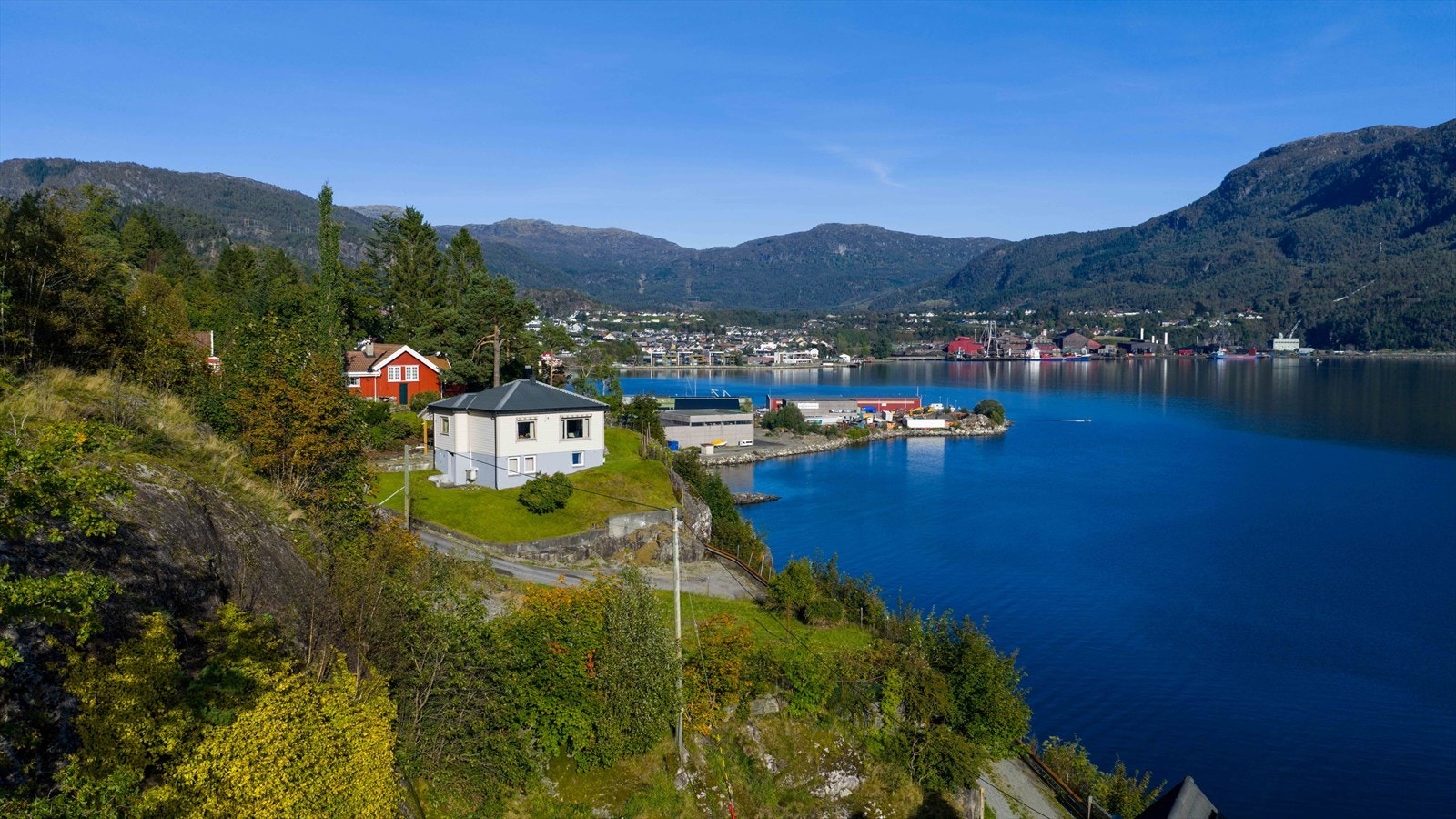 Beliggende på en høyde med stor utsikt Galleribilde