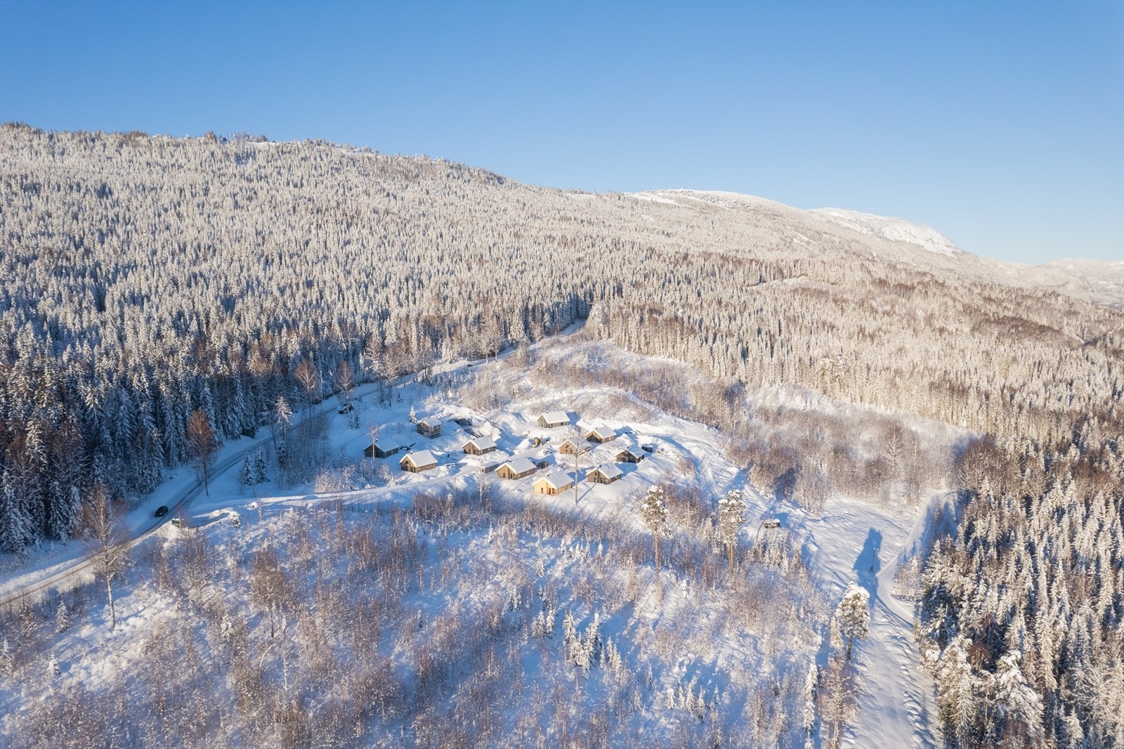 Nederst til høyre i bildet går det lysløype for langrennsgåerne. Galleribilde