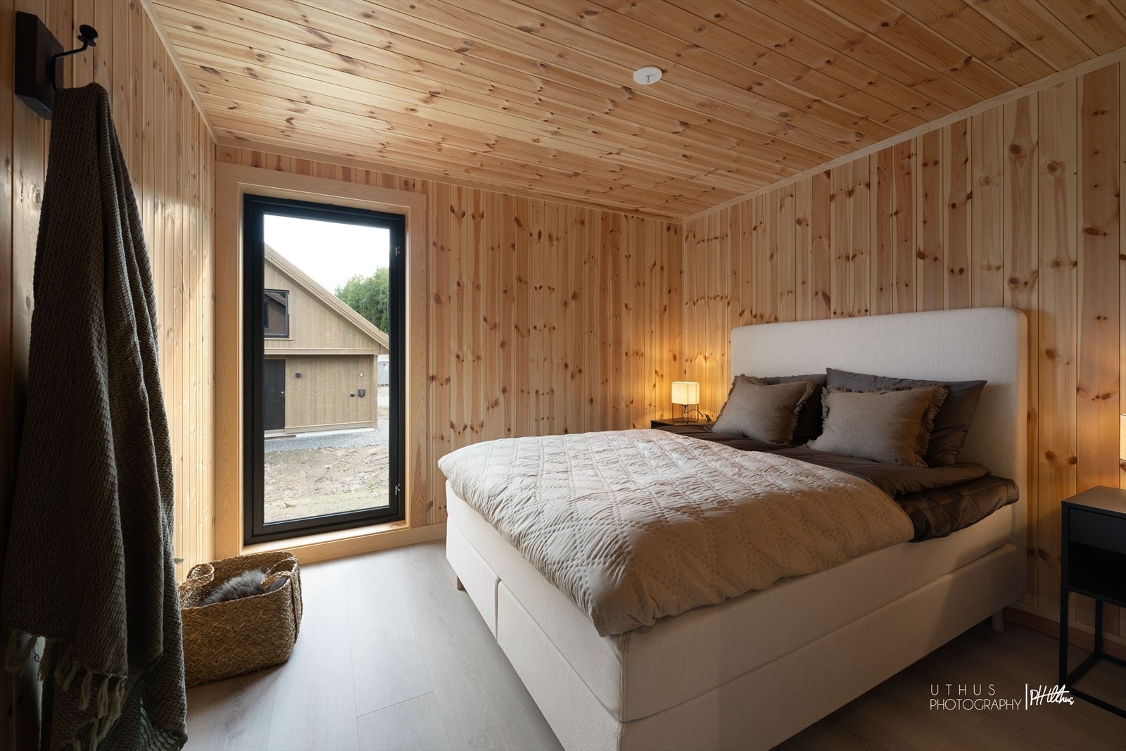 Romslig hovedsoverom med god plass til dobbetseng og garderobeskap. Galleribilde