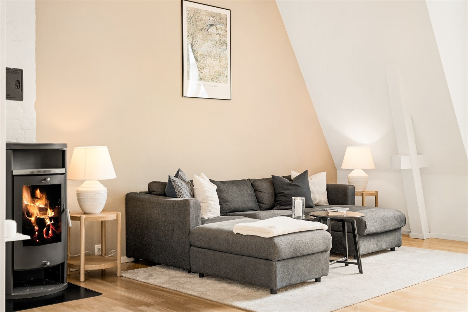 Leiligheten er i byggets 5.etasje og inneholder: Entré, bad, åpen kjøkken/stue og soverom. Galleribilde