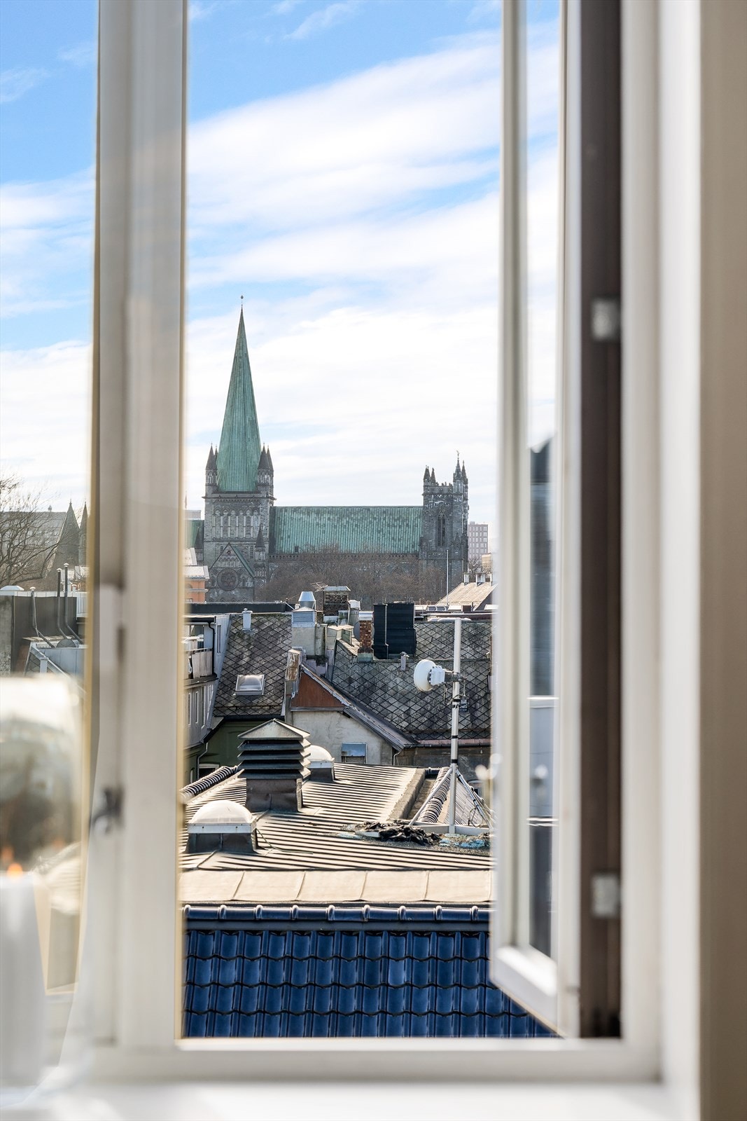 Upåklagelig utsikt mot Trondheim sentrum og ikke minst Nidarosdomen. Galleribilde