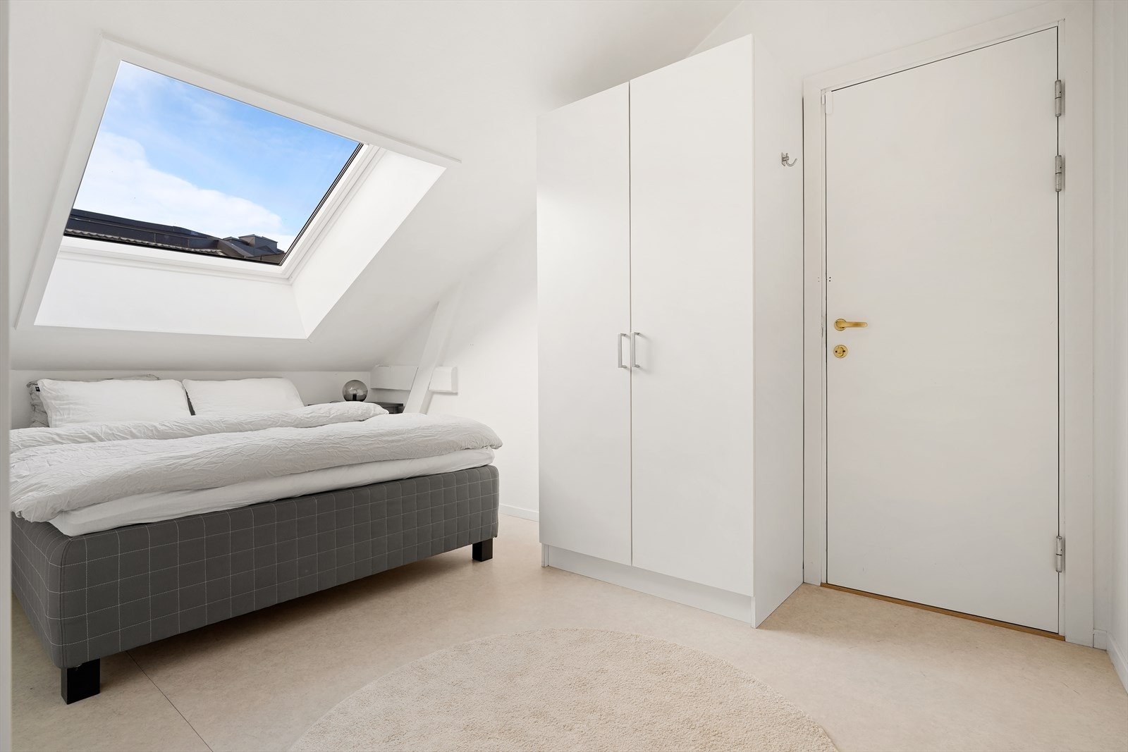 Soverommet er på 10m², god plass til dobbeltseng og garderobeløsninger. Galleribilde