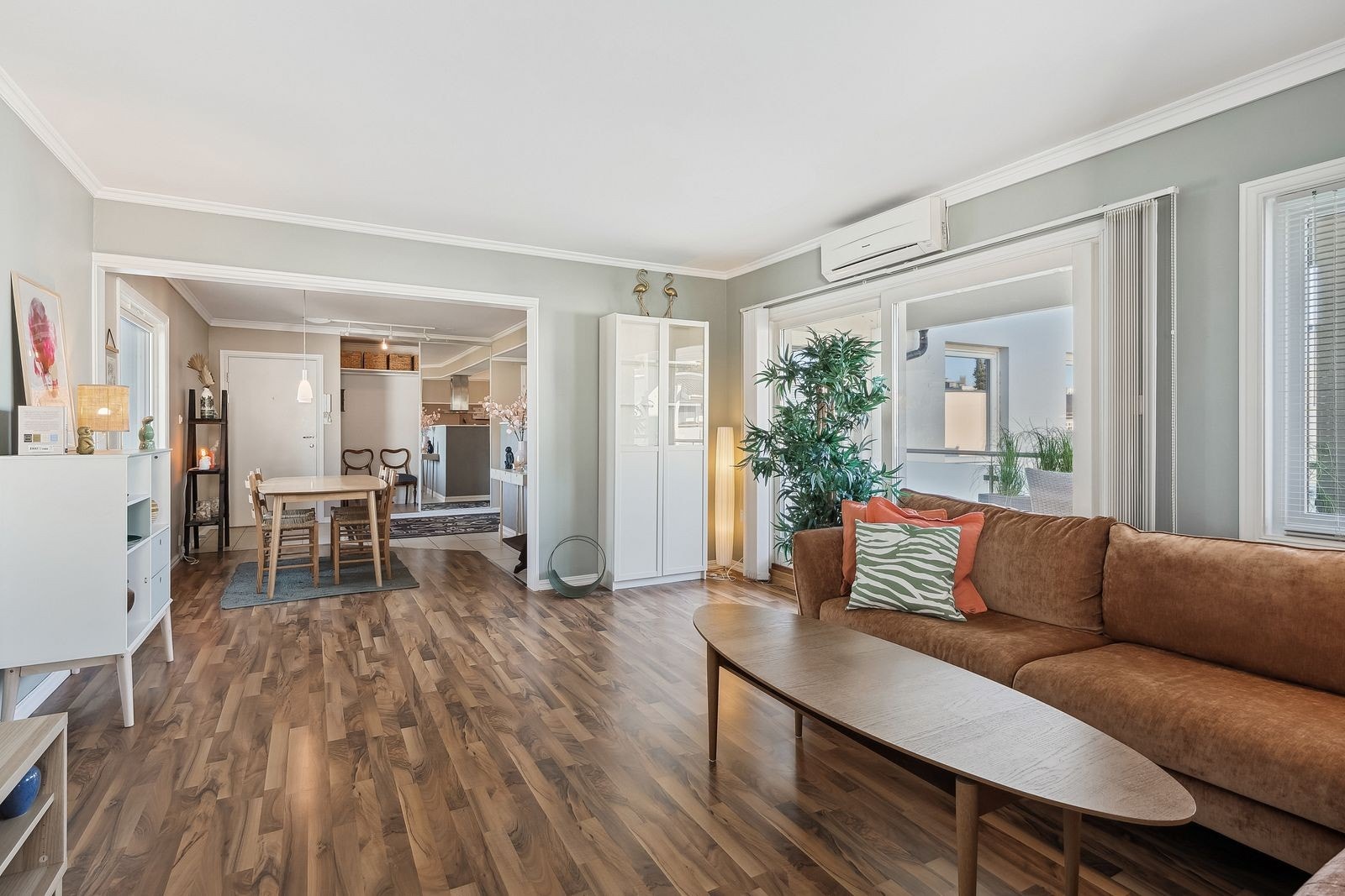 Stue og spisestue. Stuen har varmepumpe. Galleribilde