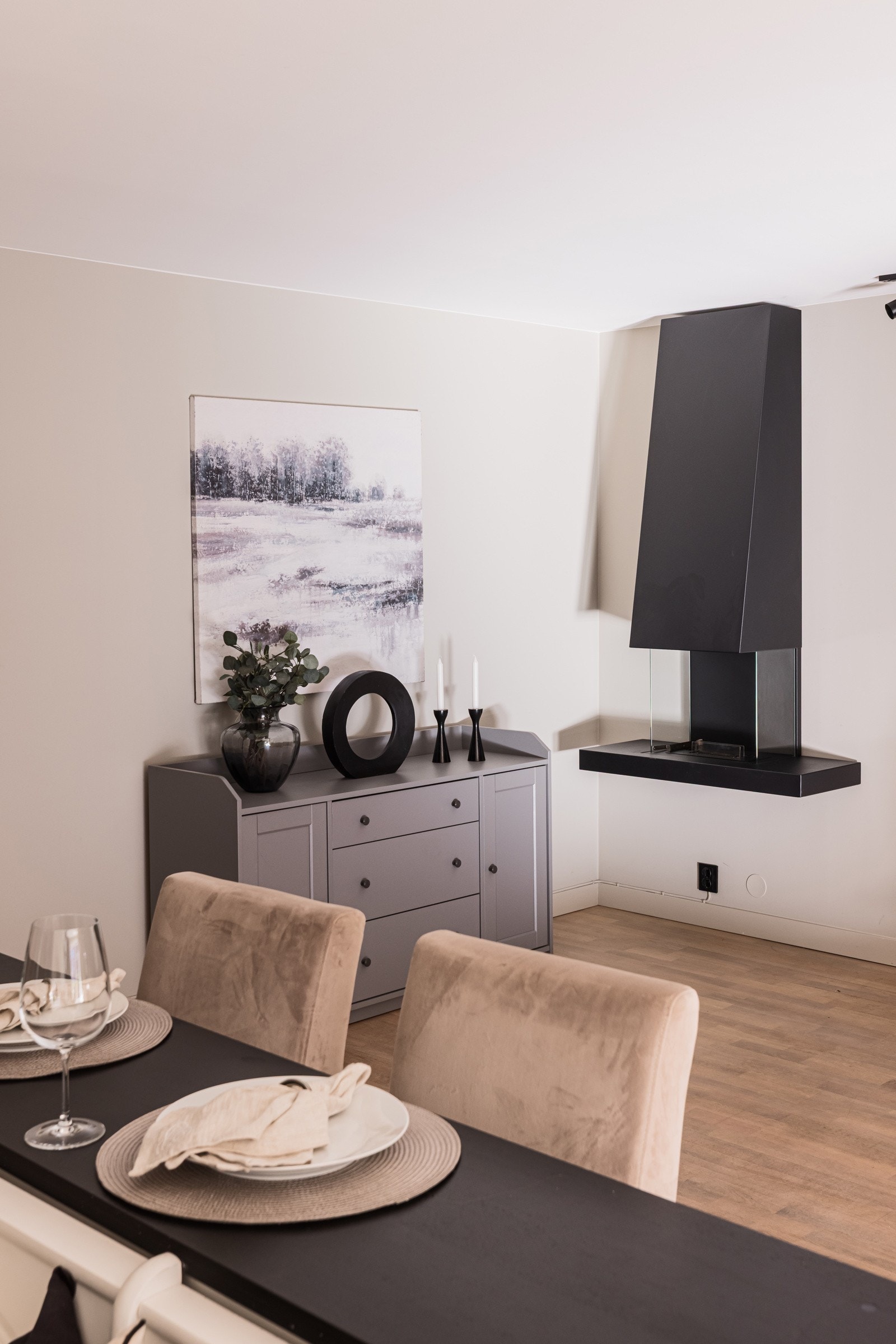 Med salget medfølger en TenderFlame peis. Moderne, trygg og miljøvennlig løsning for peiskos _ uten røyk, pipe eller sot. Galleribilde