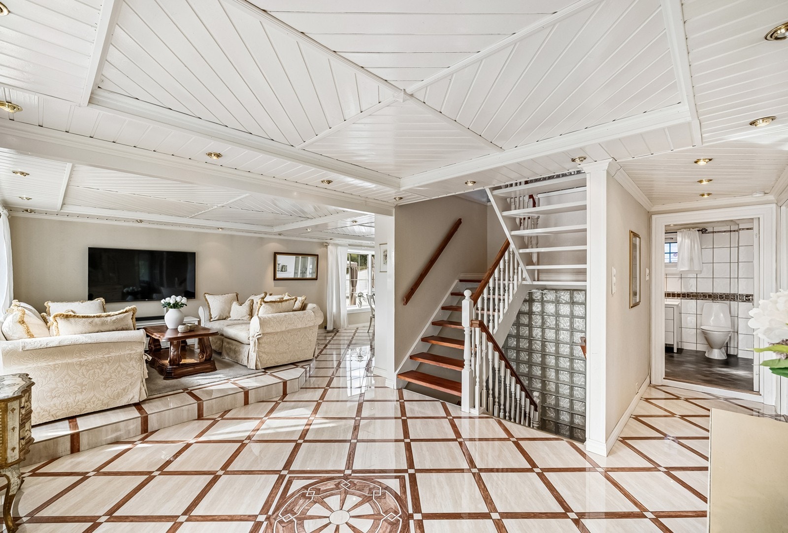 Trivelig stue med god plass til møblering. Galleribilde