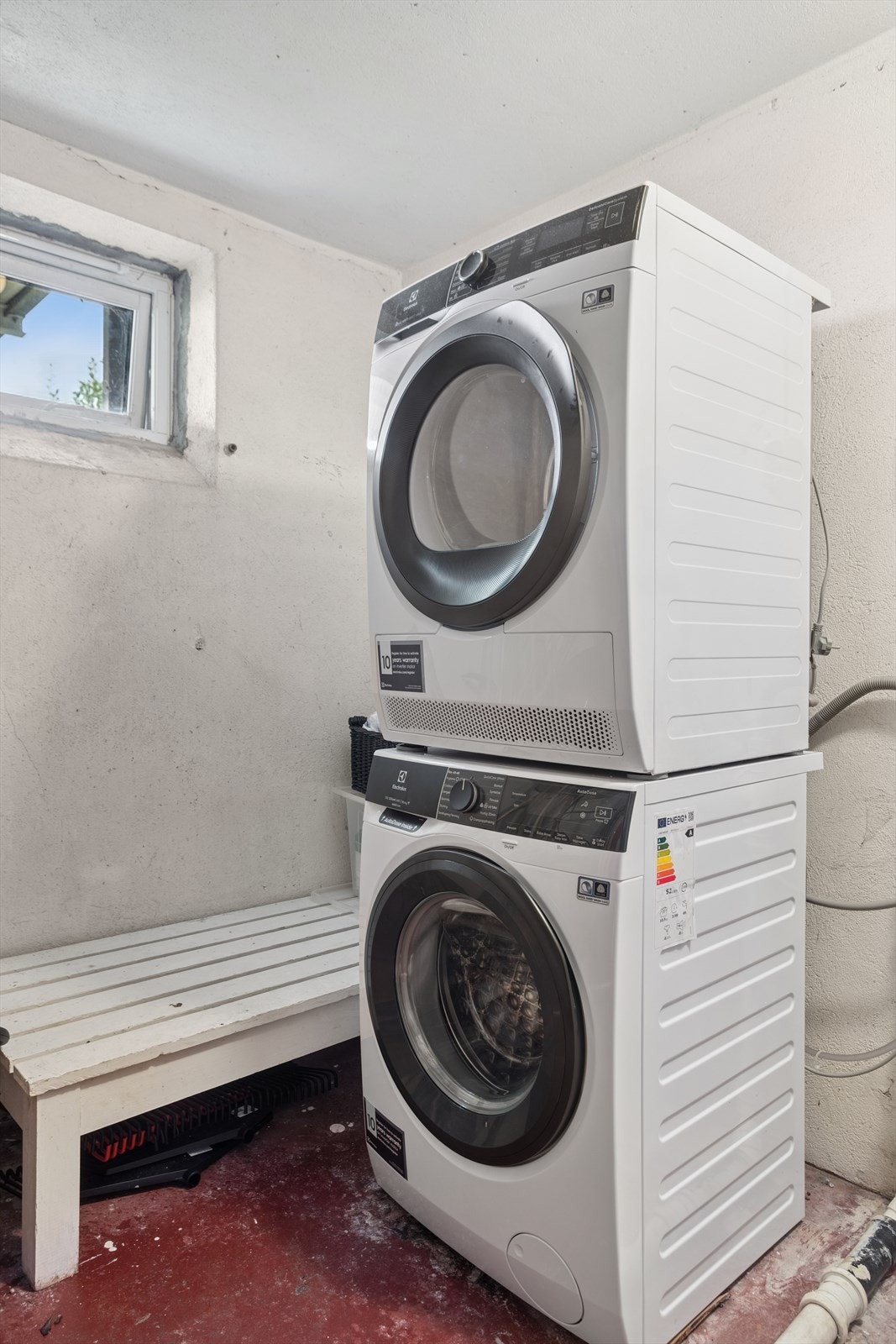 Opplegg til vaskemaskin og tørketrommel i kjelleren. Galleribilde