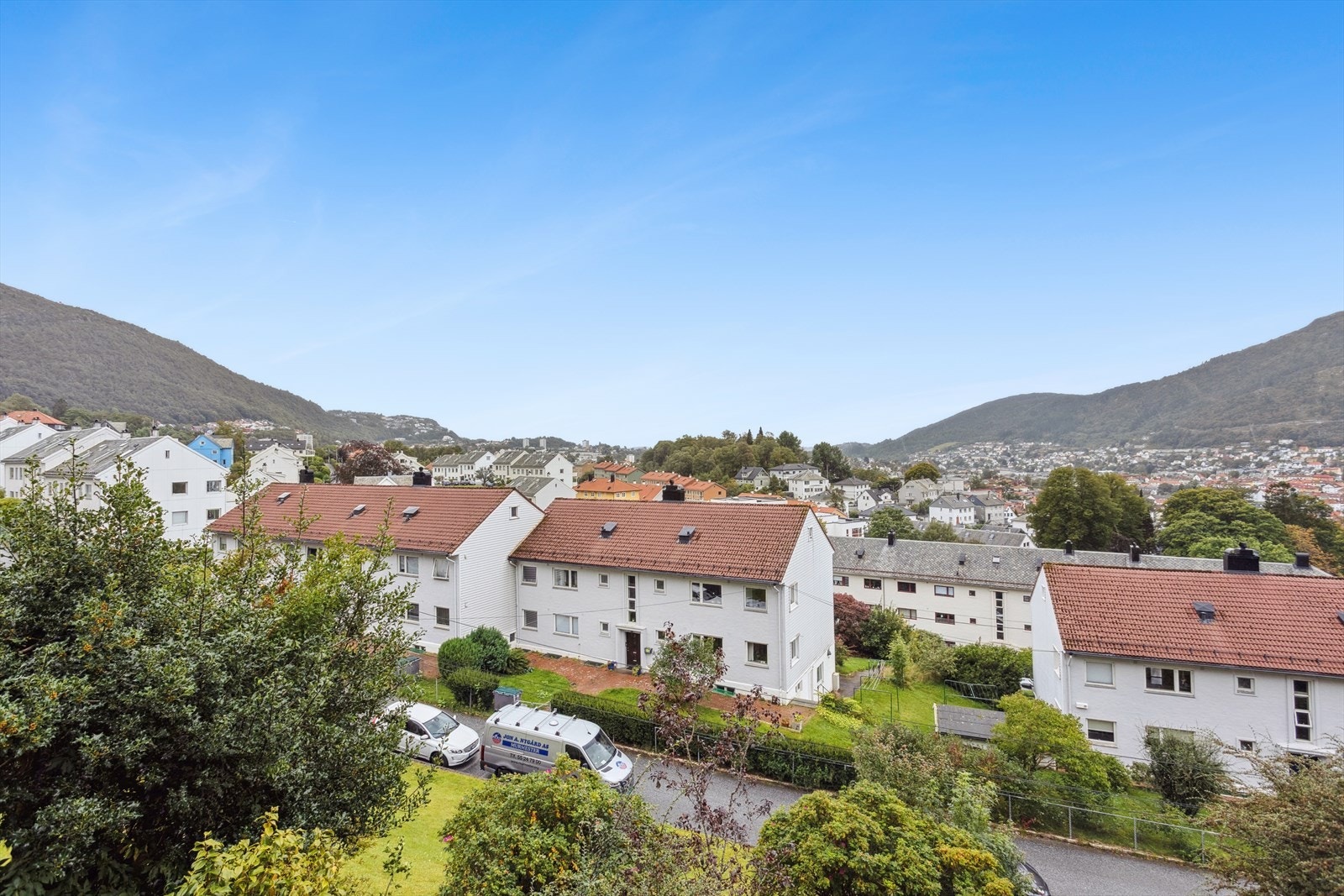 Fra leiligheten er det fin utsikt til nærområdet Galleribilde