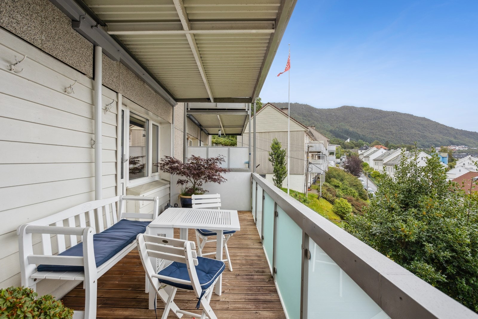 Leiligheten har herlig solrik veranda på hele 13 kvm. Galleribilde