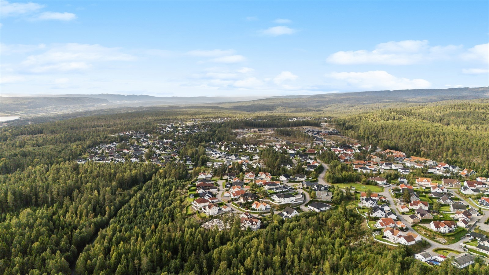 For den aktive er det flotte turmuligheter rett utenfor døren, samt lysløype som gir gode muligheter for både trening og rekreasjon året rundt. Galleribilde