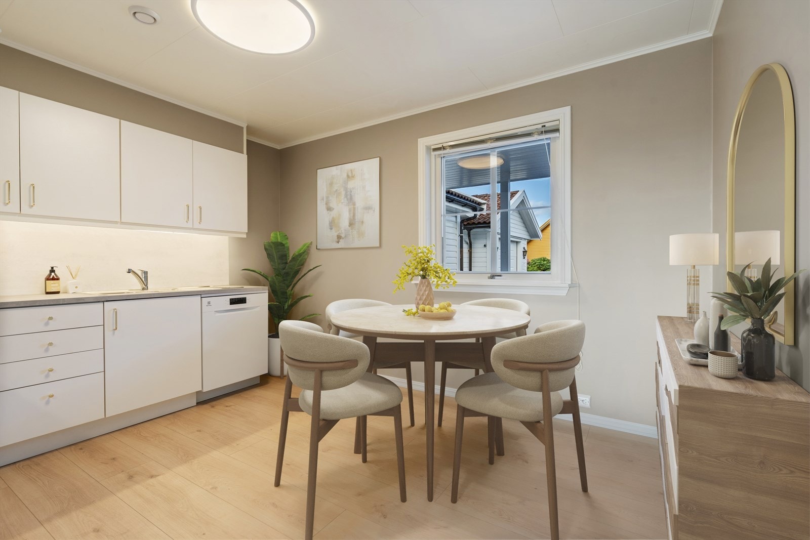 Plass til spisebord på kjøkken - digitalt møblert Galleribilde