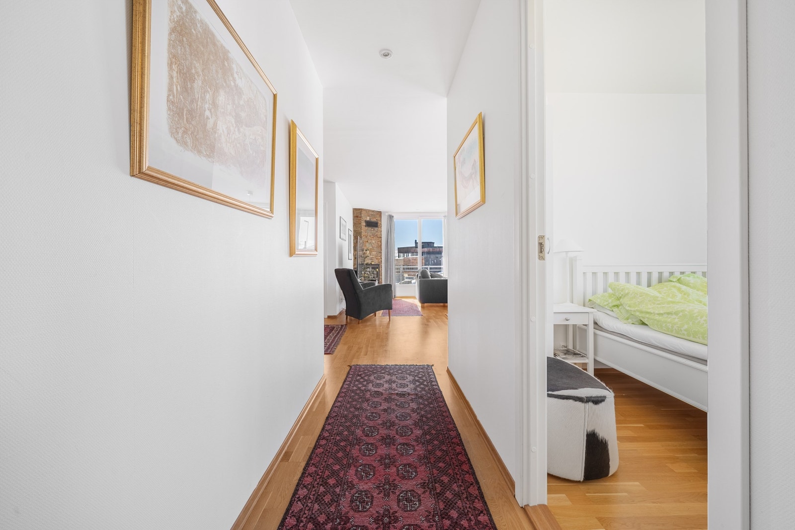 Lys og hyggelig mellomgang Galleribilde