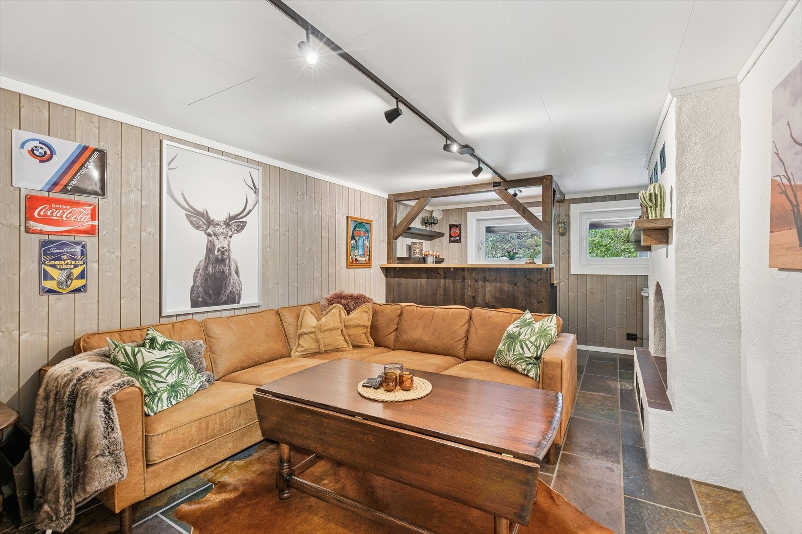 Innredet kjellerstue (ikke søkt godkjent til varig opphold). Galleribilde