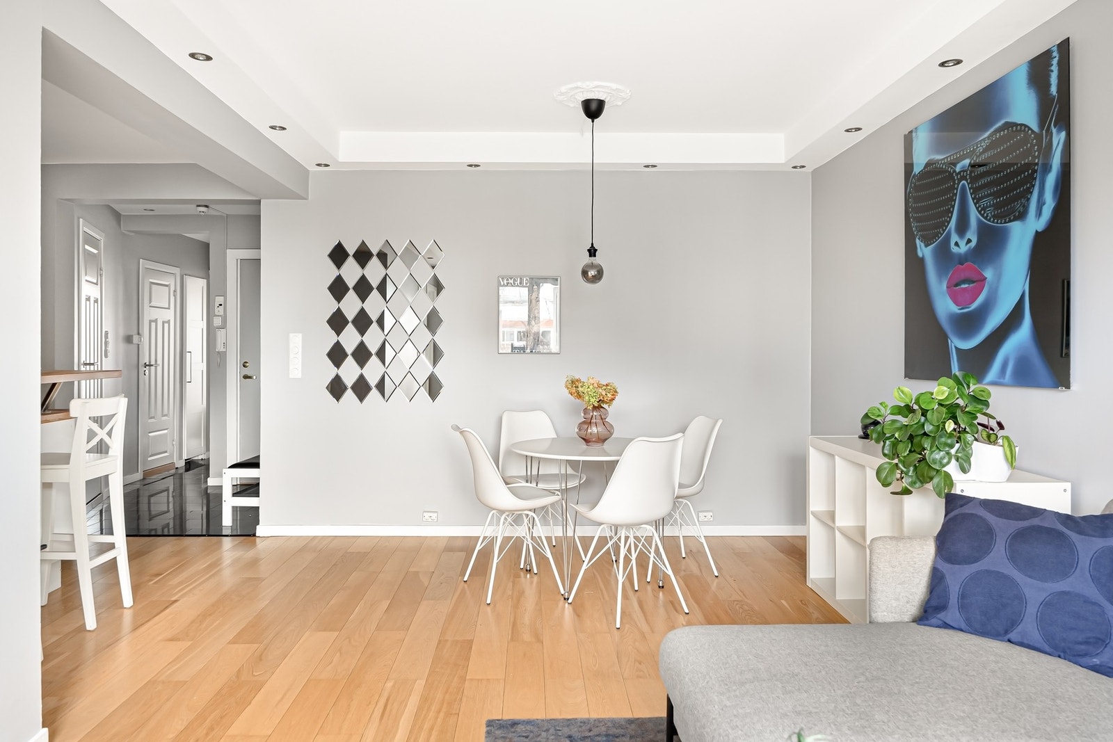 Det er god plass til TV-krok og spisestue. Galleribilde