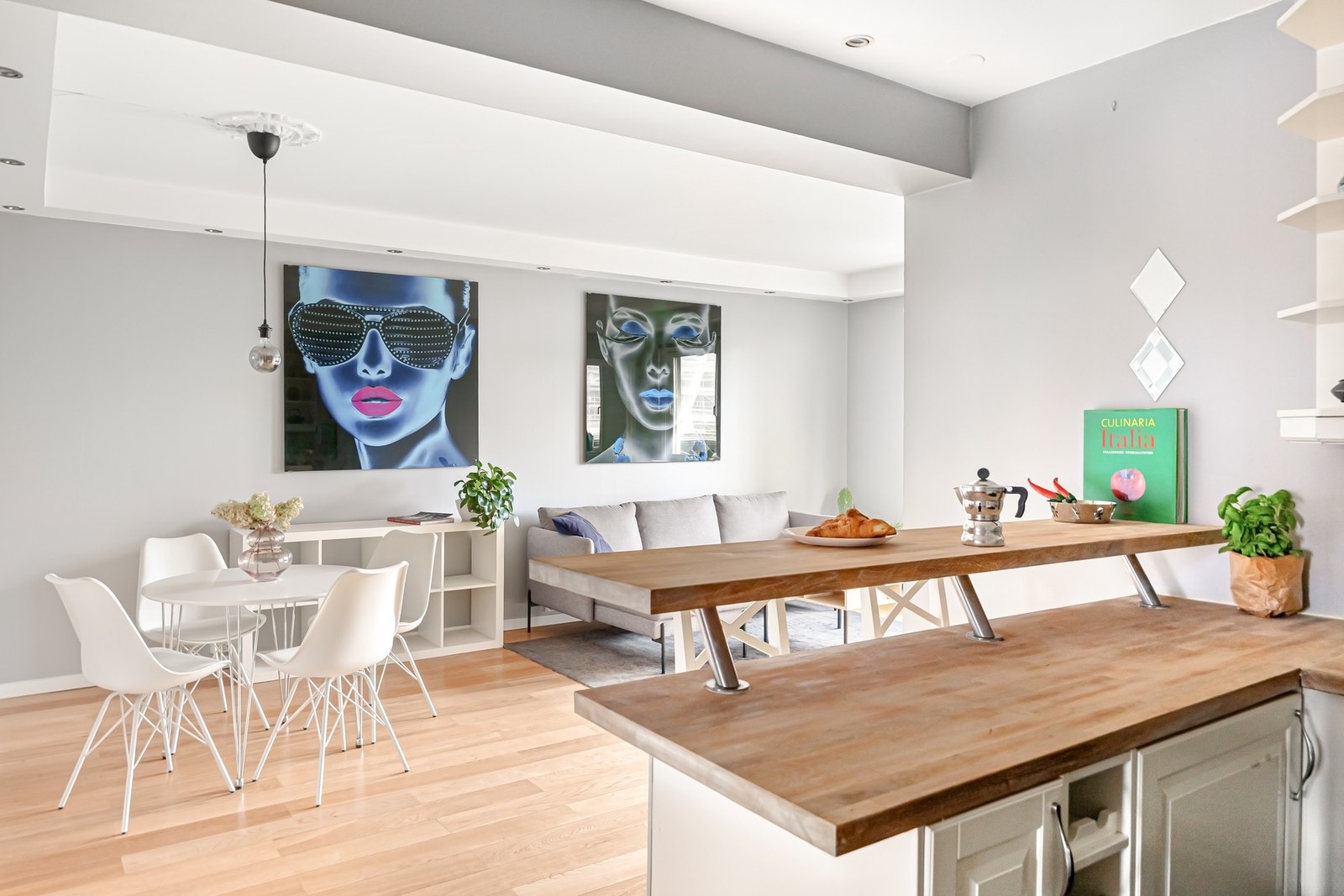 Her er det enkelt å underholde gjester mens man lager ferdig maten. Galleribilde