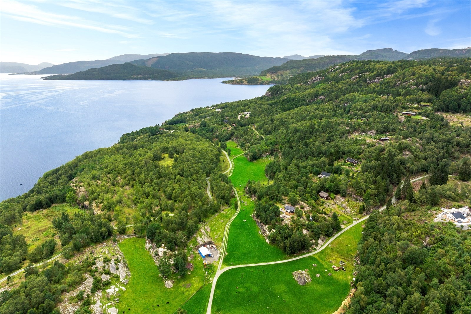 Hytten ligger i et herlig område med flotte turmuligheter like utenfor døren! Galleribilde