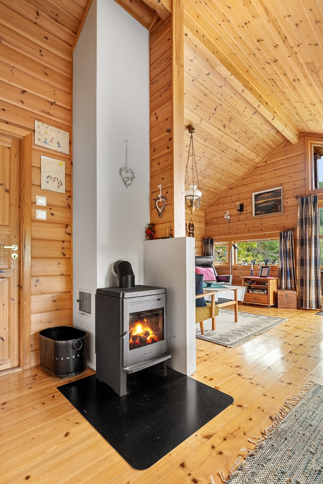 Vedovnen varmer godt på kaldere dager. Galleribilde