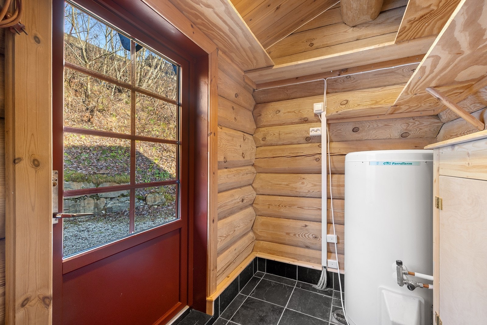 Vaskerom/tekniskrom. Praktisk med egen inngang! Galleribilde