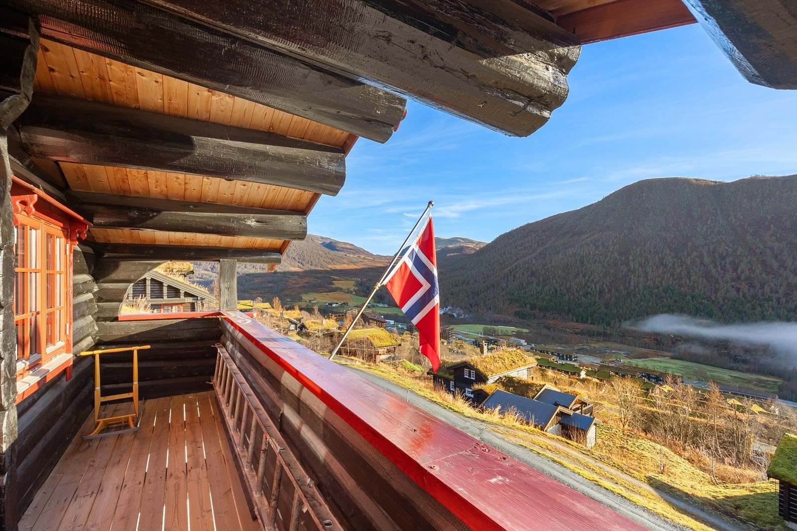 Fra hovedsoverommet er det utgang til flott balkong. Galleribilde