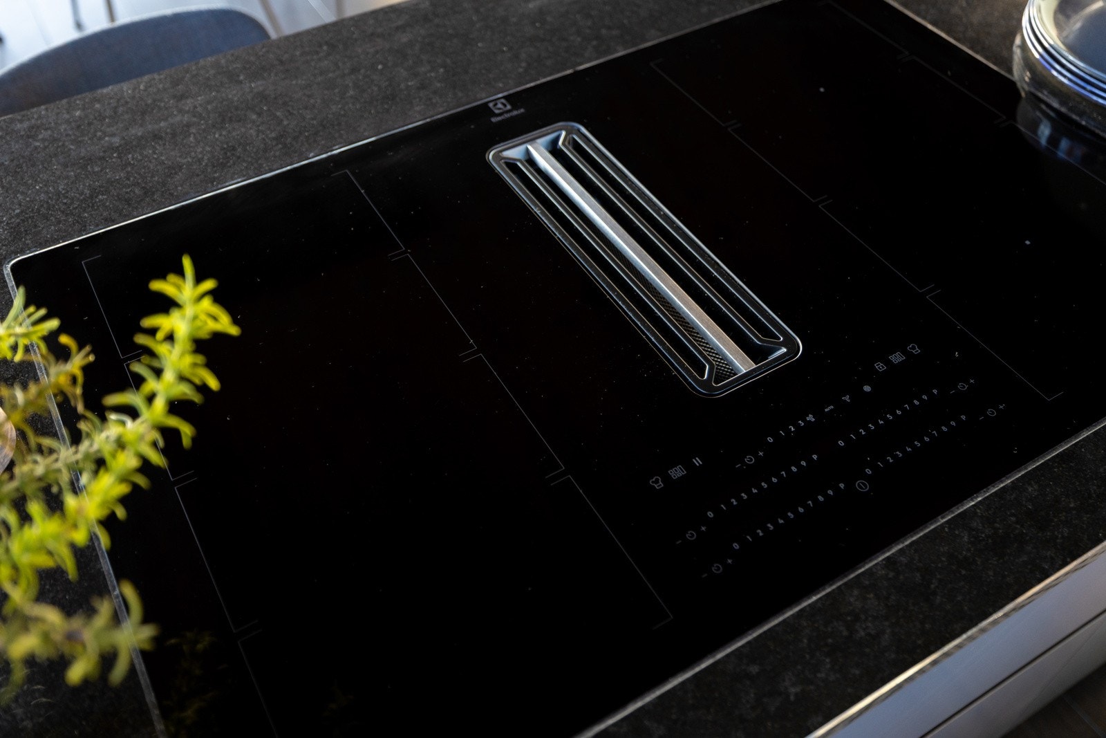 Lekker induksjonstopp med integrert ventilator