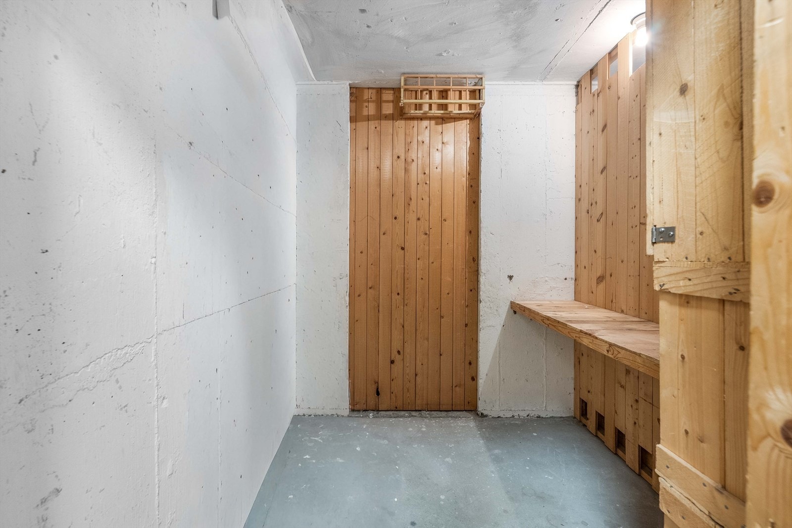 Leiligheten disponerer en bod i kjeller merket 723 og en liten matbod/skap. Galleribilde