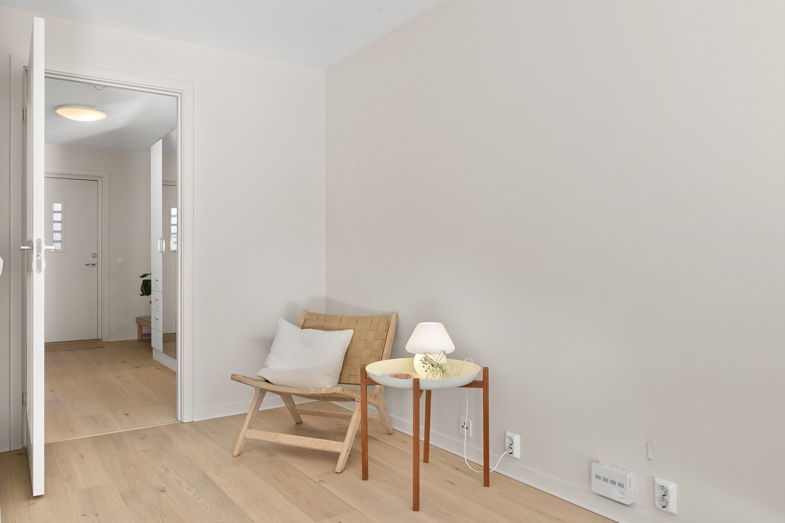 Innerst i stuen er det plass for lesekrok eller hjemmekontor Galleribilde