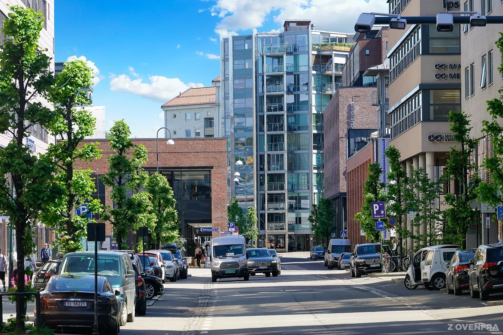 Kort gange til Karenslyst Alle med et rikt utvalg av de fleste forretninger og servicetilbud Galleribilde