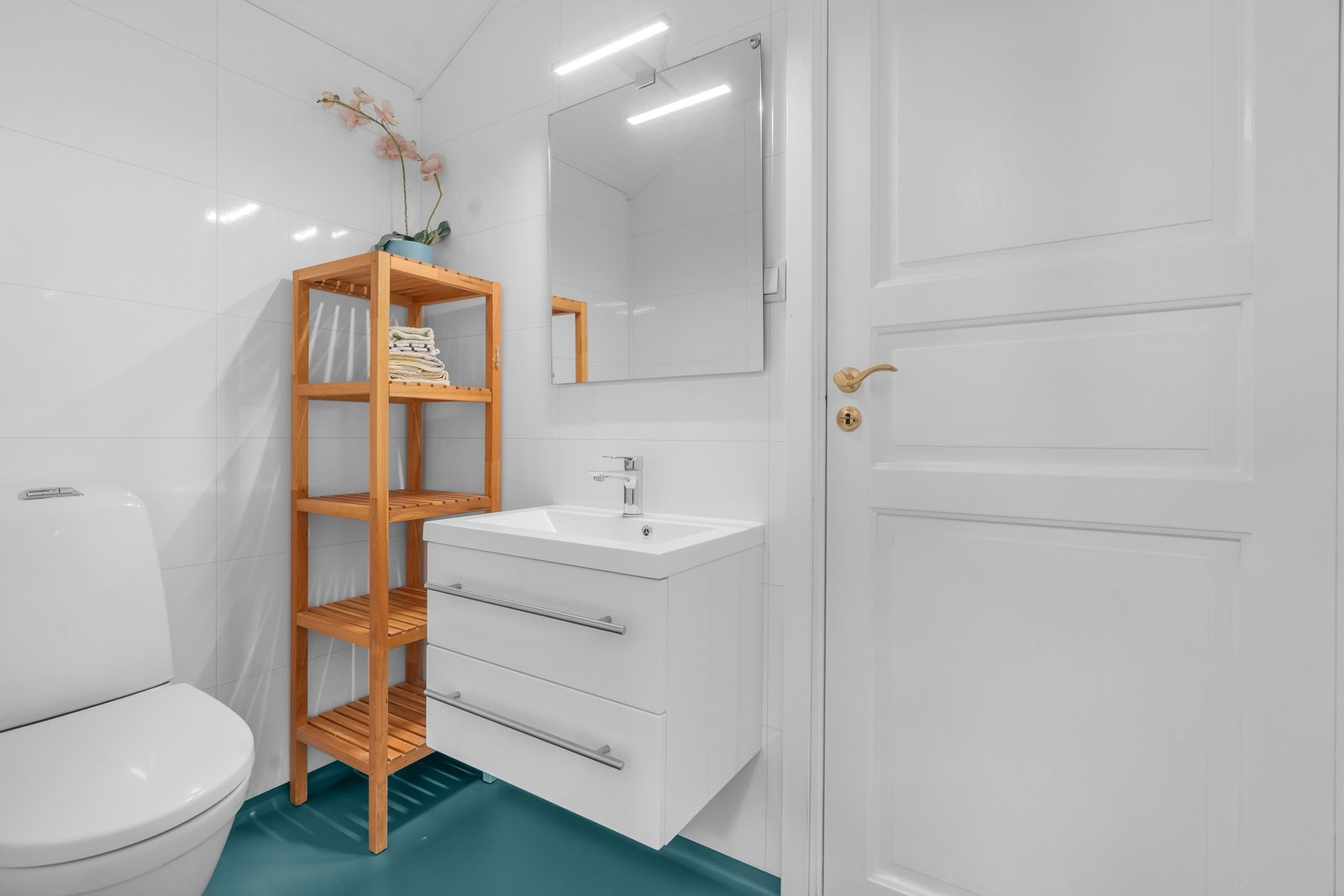 Separat wc-rom i tilknytning til bad (varme i gulv) Galleribilde