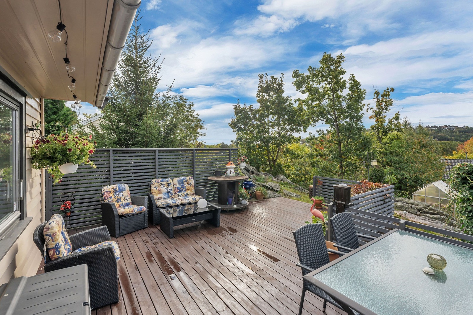 Utgang til denne deilige plassen rett fra kjøkkenet Galleribilde