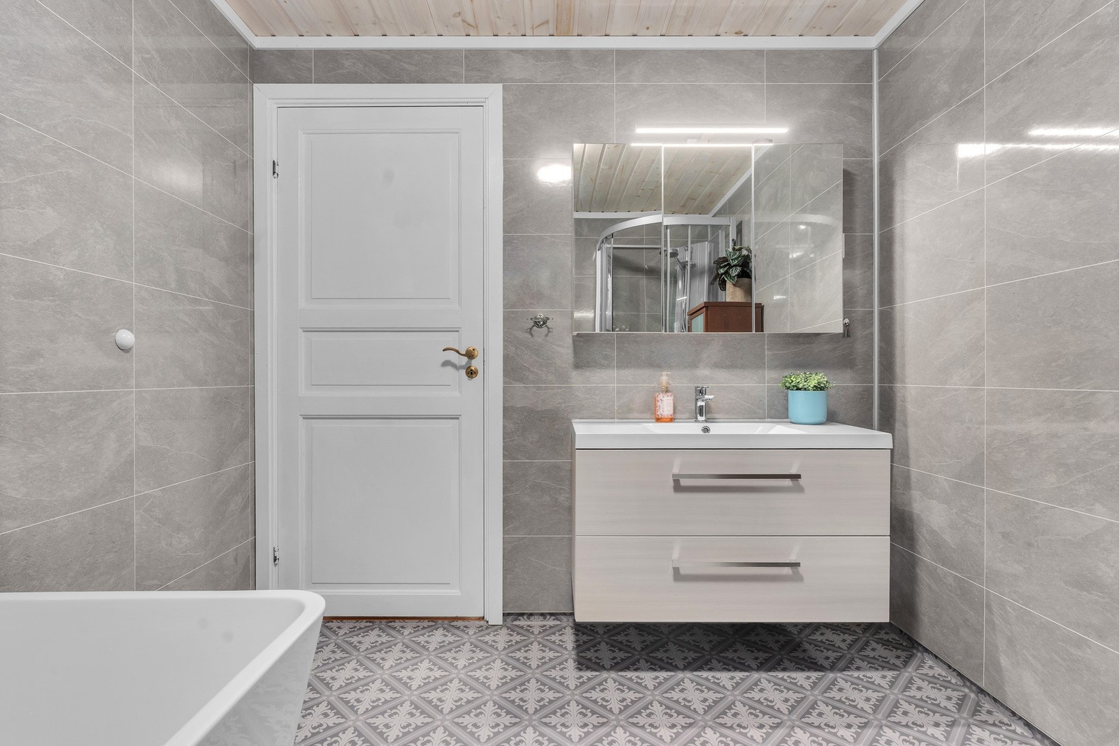 Bad (underetasje), varme i badegulv Galleribilde