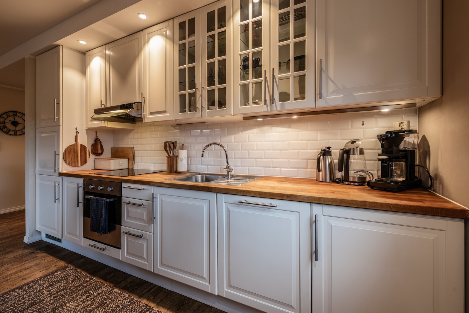 Praktisk kjøkken med alt du trenger for å trylle frem de lekreste retter Galleribilde