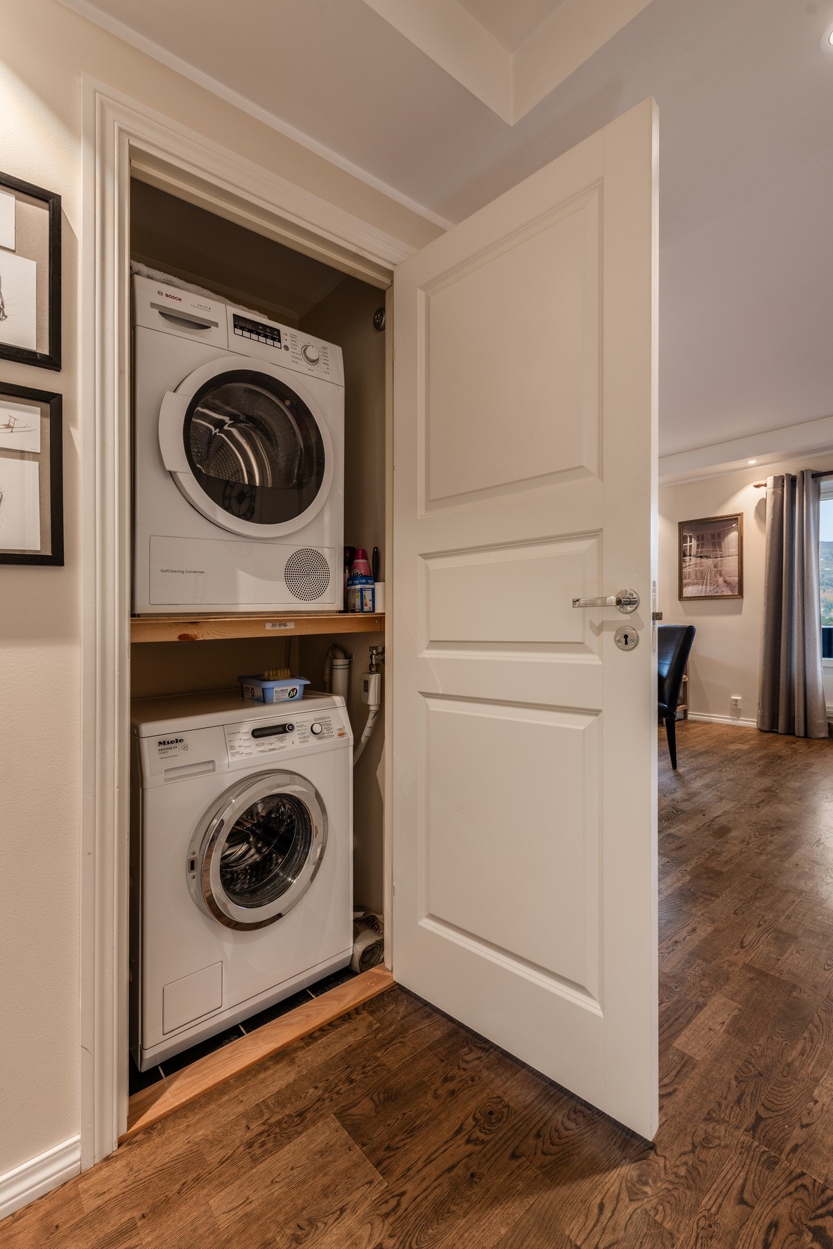 Praktisk løsning for vaskemaskin og tørketrommel Galleribilde