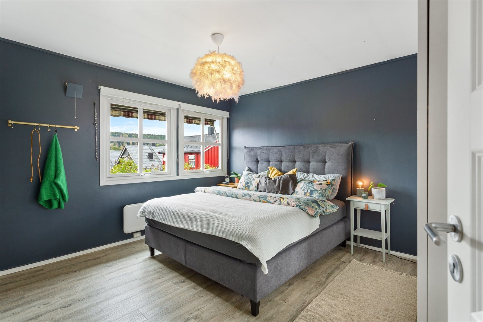 Hovedsoverommet - et godt rom med god plass til garderobeskap og stor og god seng. Galleribilde