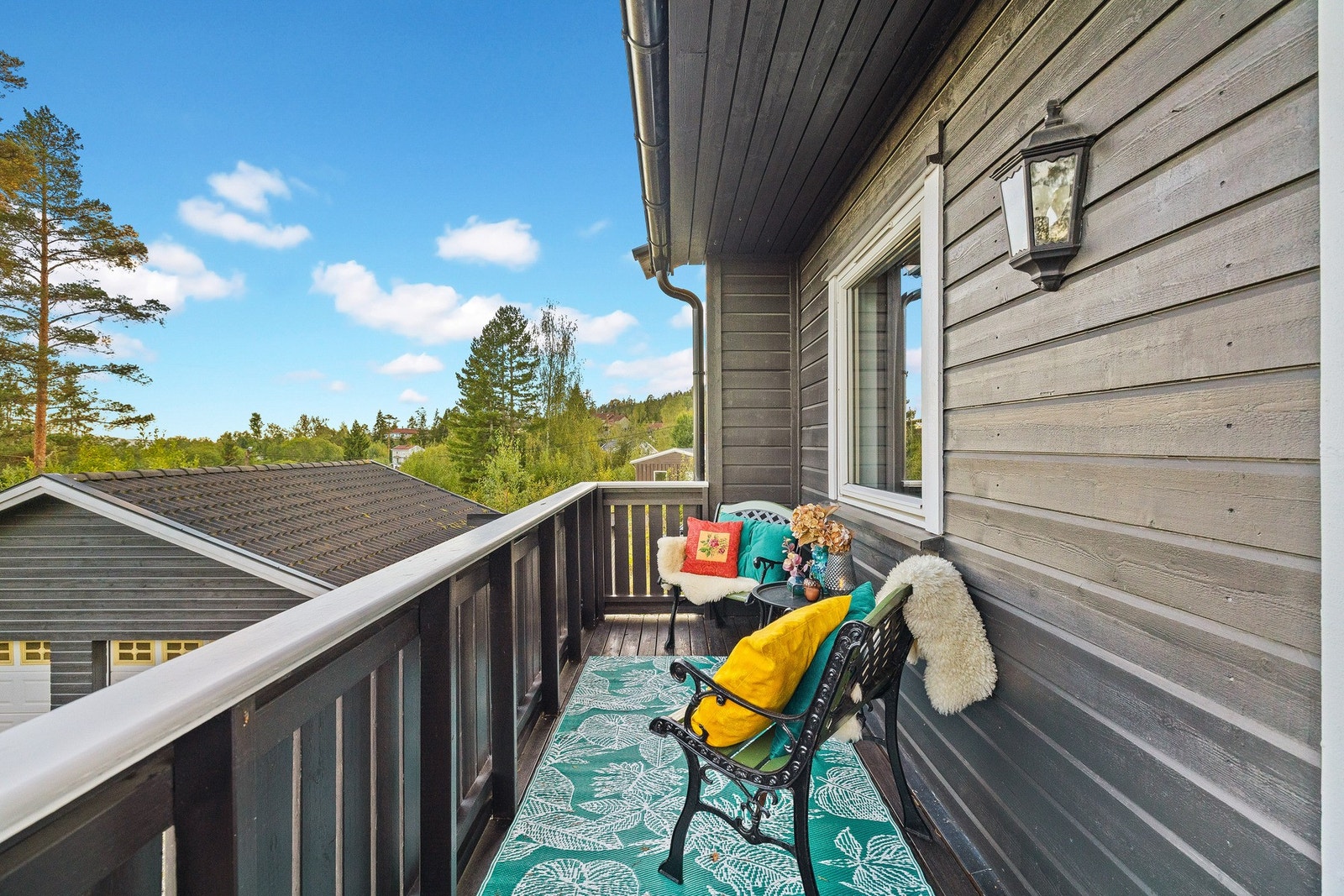 Her har du plass til et kaffe-sett for å nyte en god kopp kaffe. Galleribilde