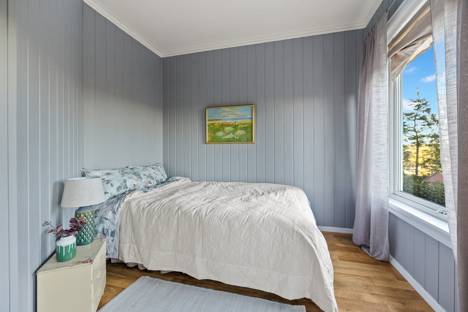 Rommet passer ypperlig som barnerom eller hjemmekontor hvis man ikke har behov for et ekstra gjesterom. Galleribilde